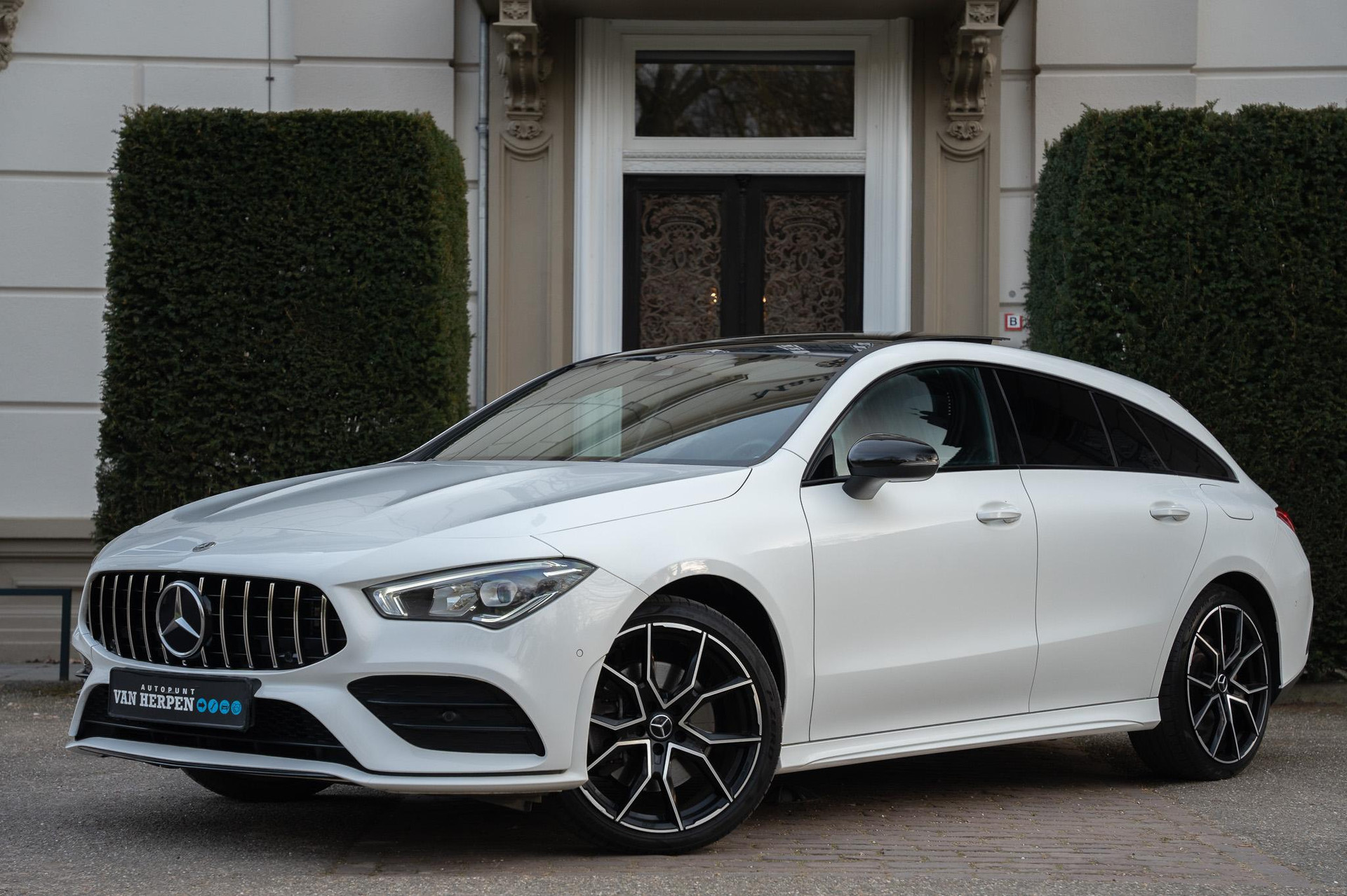 Mercedes-Benz CLA-klasse Shooting Brake 250 e AMG TTREKHAAK | PANO | AMBIENT | CAMERA | CARPLAY