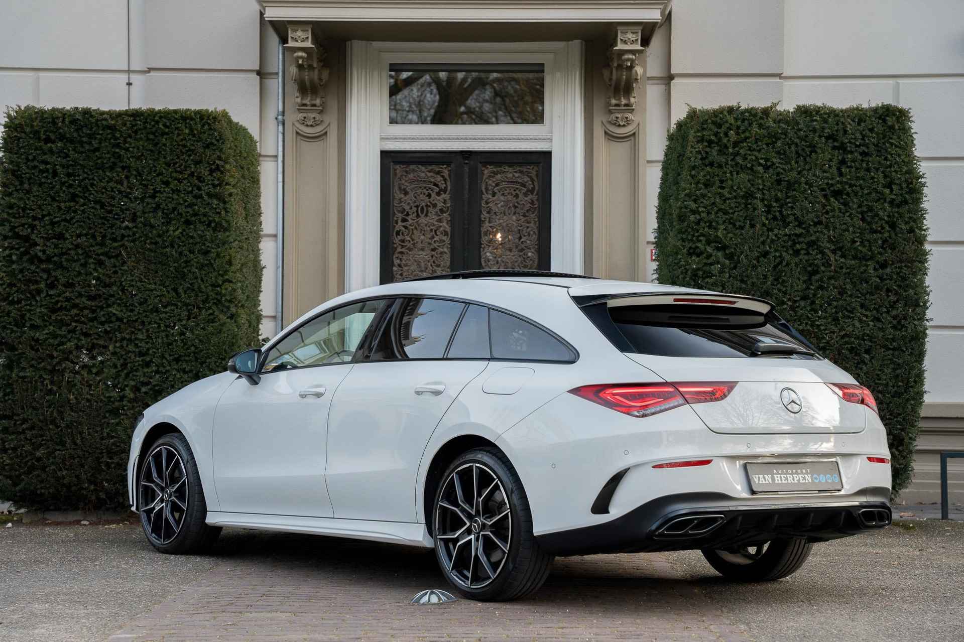 Mercedes-Benz CLA-klasse Shooting Brake 250 e AMG TTREKHAAK | PANO | AMBIENT | CAMERA | CARPLAY - 2/63