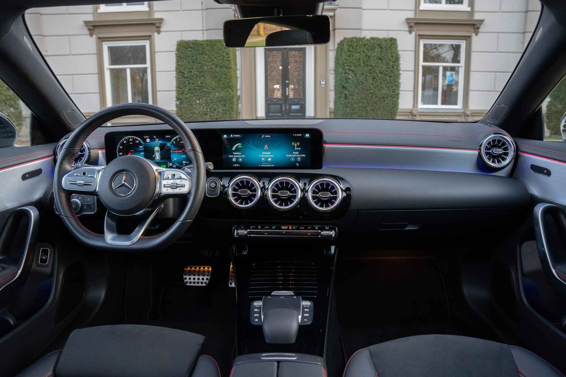 Mercedes-Benz CLA-klasse Shooting Brake 250 e AMG TTREKHAAK | PANO | AMBIENT | CAMERA | CARPLAY - 3/63