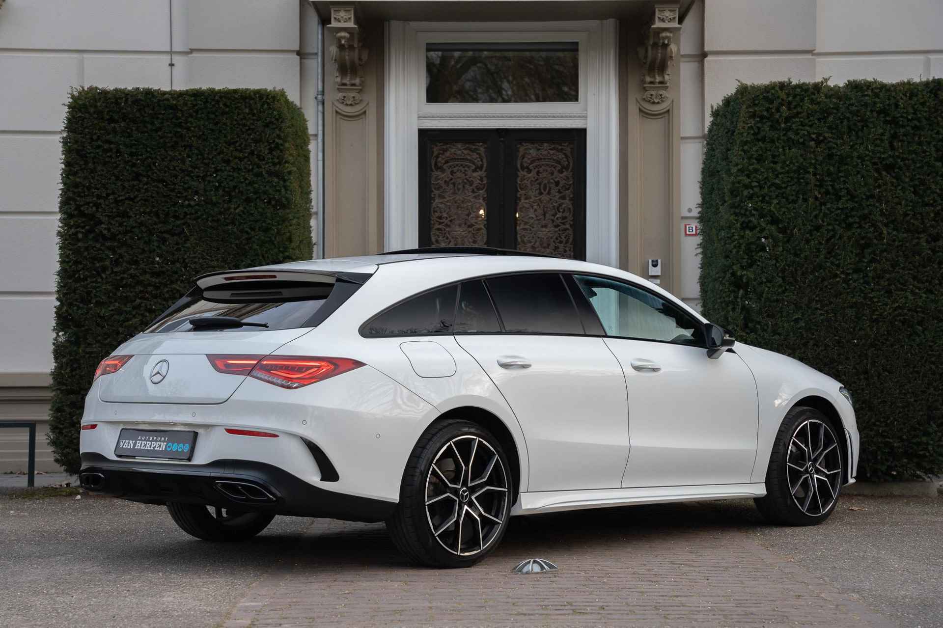 Mercedes-Benz CLA-klasse Shooting Brake 250 e AMG TTREKHAAK | PANO | AMBIENT | CAMERA | CARPLAY - 5/63