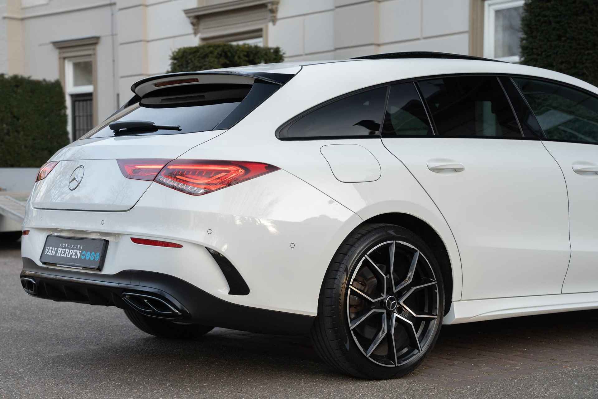 Mercedes-Benz CLA-klasse Shooting Brake 250 e AMG TTREKHAAK | PANO | AMBIENT | CAMERA | CARPLAY - 12/63