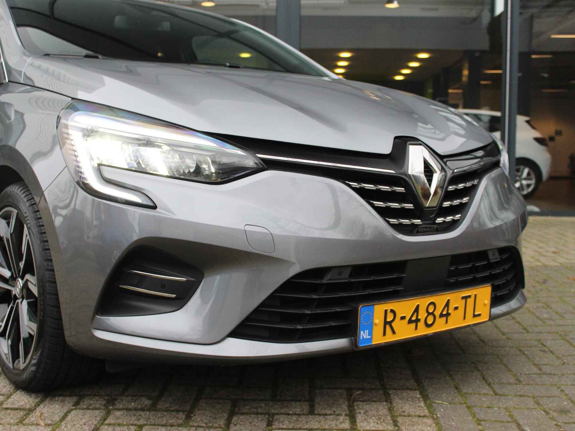 Renault Clio 1.6 E-Tech Hybrid 145 Techno / 1E EIGENAAR / DEALER OND. / CAMERA / 9,3'' NAVI / 10,25'' DASHBOARD / ALL-SEASON / CLIMATE / CRUISE / PRIVACY GLASS / CARPLAY / 17'' - 10/49