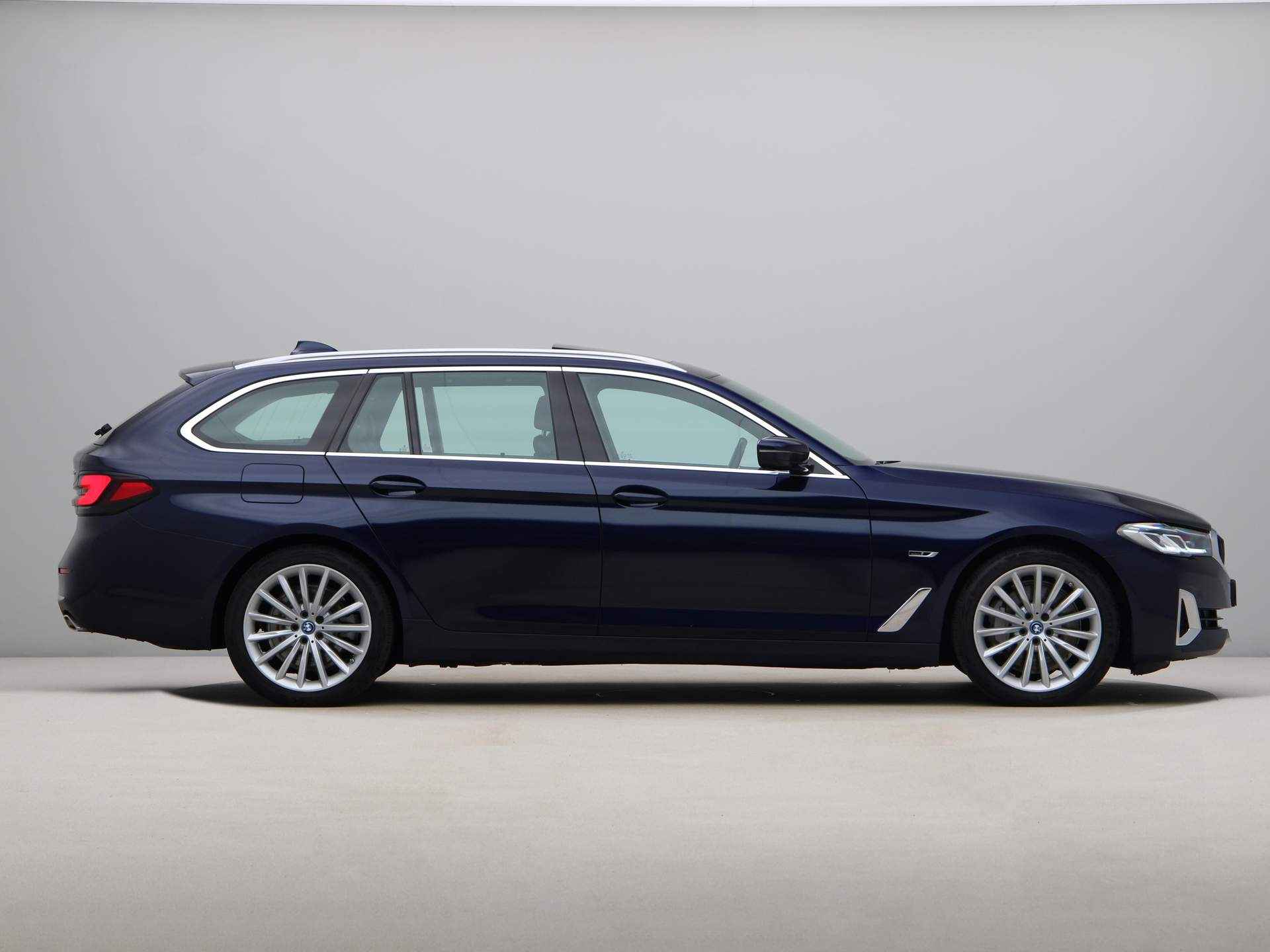 BMW 5 Serie 530e Touring xDrive High Exe Luxuryline - 8/29