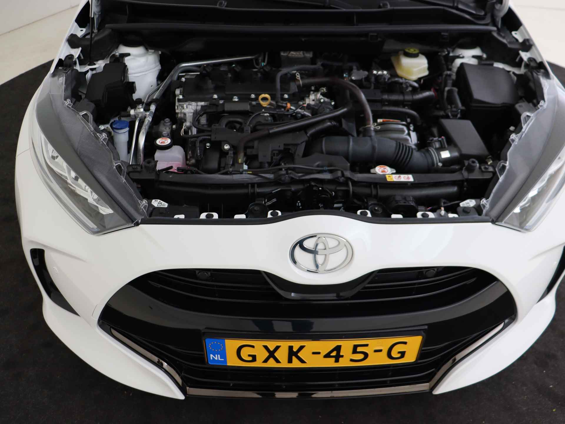 Toyota Yaris 1.5 Hybrid 130 Executive DEMO - 35/43