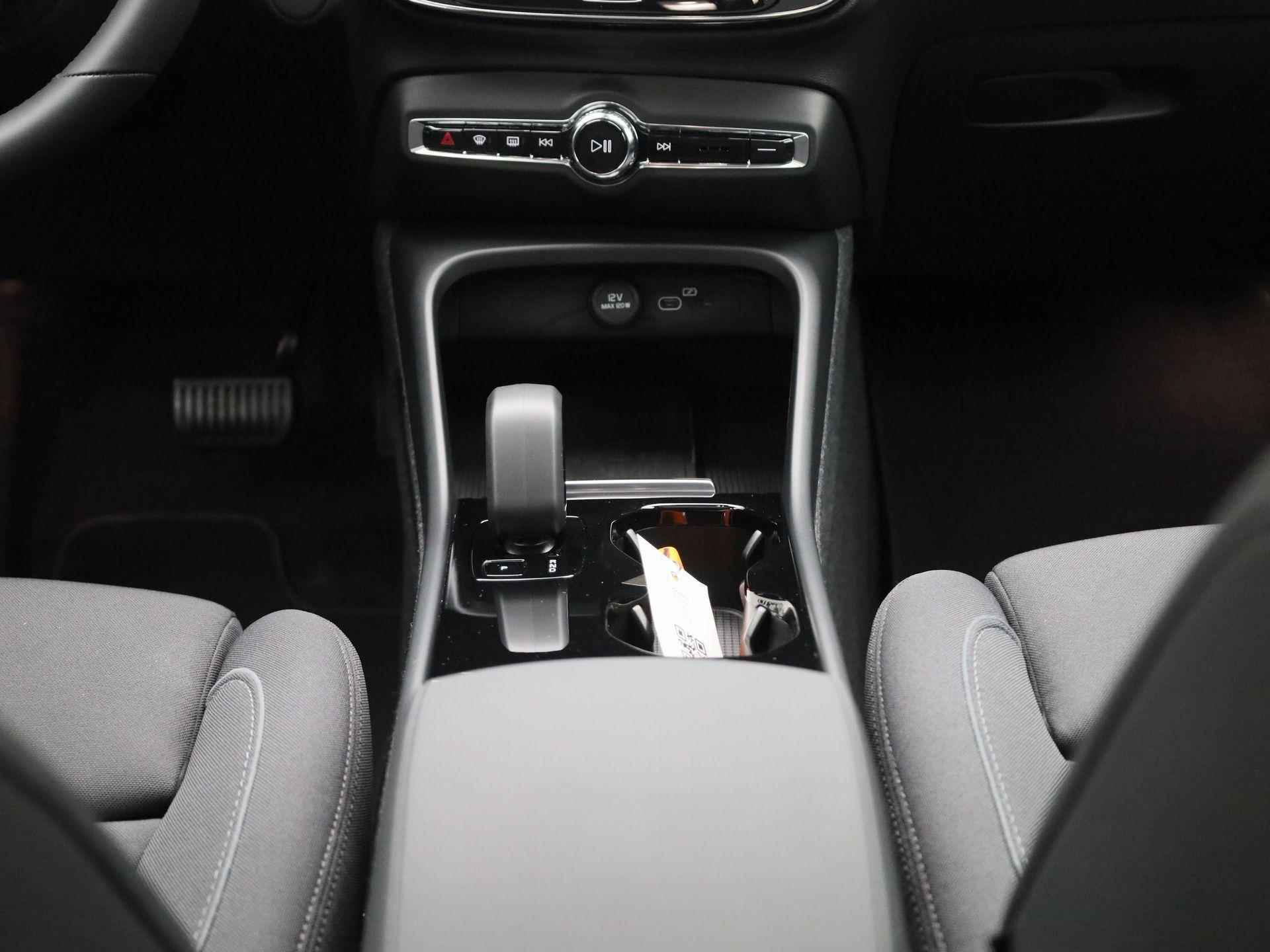 Volvo C40 Recharge Core | Automaat | Navigatie | Virtual cockpit |  Apple carplay | DAB | Stoel/Stuur verwarming | Camera | LMV | Climate control | LED | - 10/38