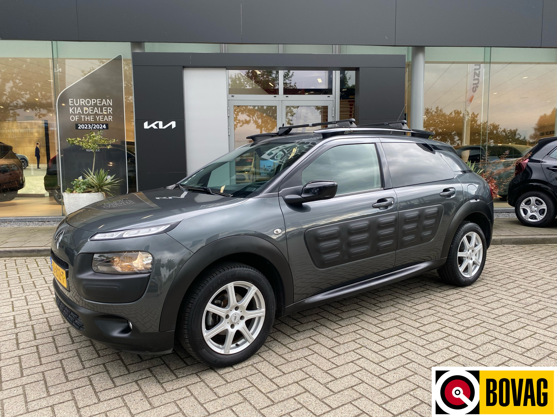 Citroën C4 Cactus 1.2 e-VTi Feel | Panoramadak | trekhaak | Camera | Airco | Cruise | Info Jeroen 0492-588980