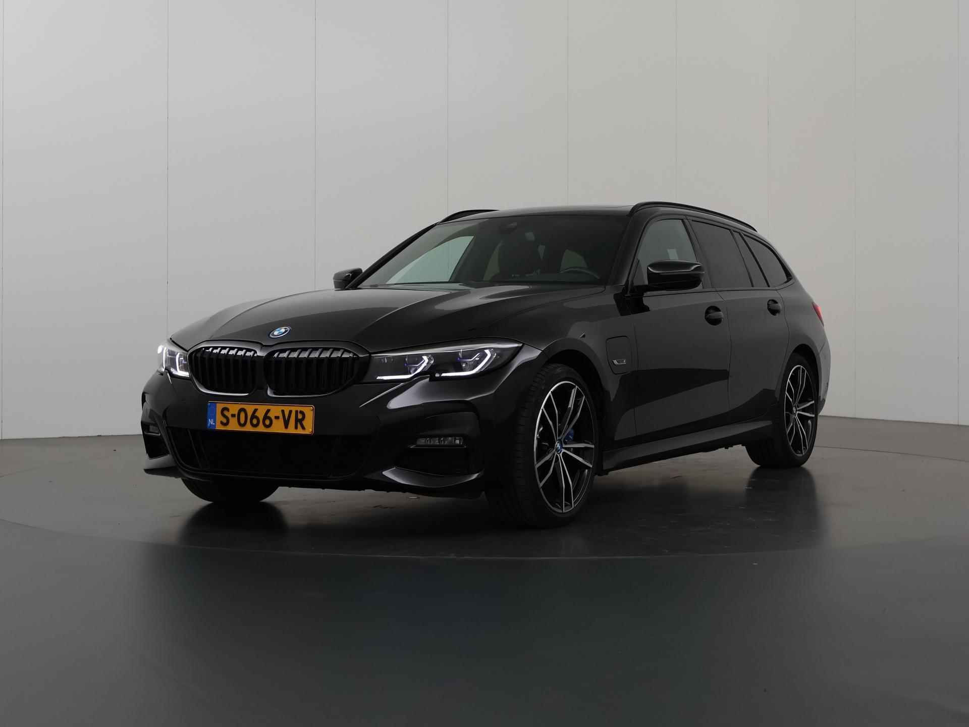 BMW 3-serie Touring 330e High Executive | M-Sport | LED | Panoramadak | ShadowLine | Sportstoelen | Standkachel | HUD | Ele. verstelbare stoelen + Geheugen | Camera | Apple CarPlay/Android Auto | Stoelverwarming | Adaptief Onderstel | - 44/44