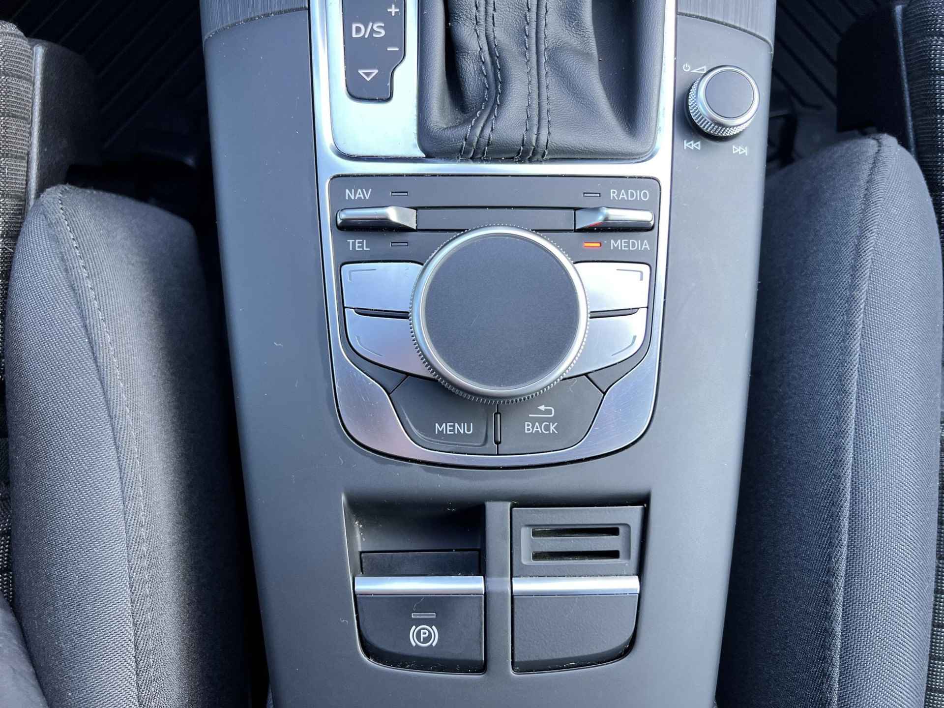 Audi A3 Sportback 1.8 TFSI Ambition B & O, Standkachel, Stoelverwarming, Cruise Control, Apple Carplay, MMI+, Sportstoelen, 18"LM,F1 Flippers, Dual Climate Control, Led, Bluetooth, Afgevlakt stuur (MET GARANTIE*) - 27/38