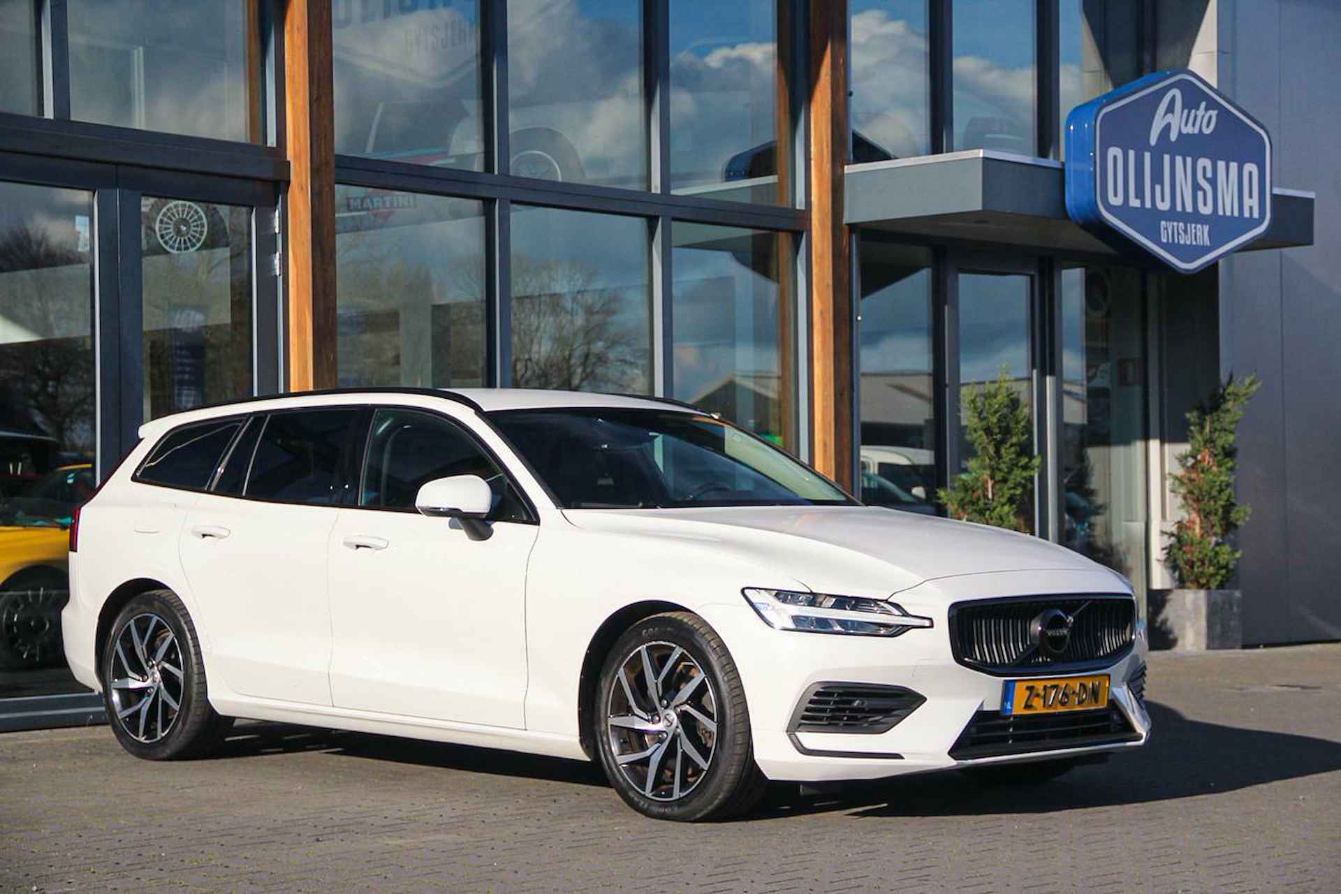 Volvo V60 2.0 T6 Recharge AWD Business Pro BlackEdition|Leer|Camera|Stoelverwarming - 7/27