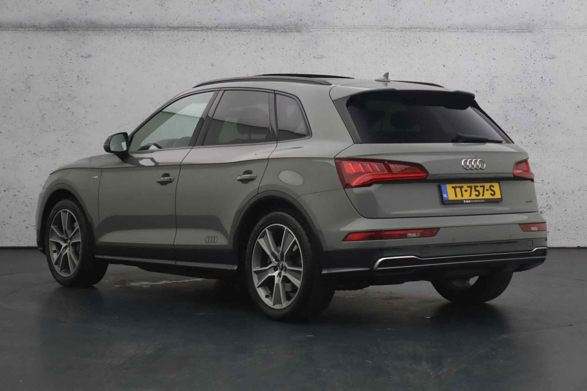 Audi Q5 2.0 TFSI quattro Sport S Line Black Edition | Lederen bekleding | Panoramadak | LED | Parkeersensoren - 8/30