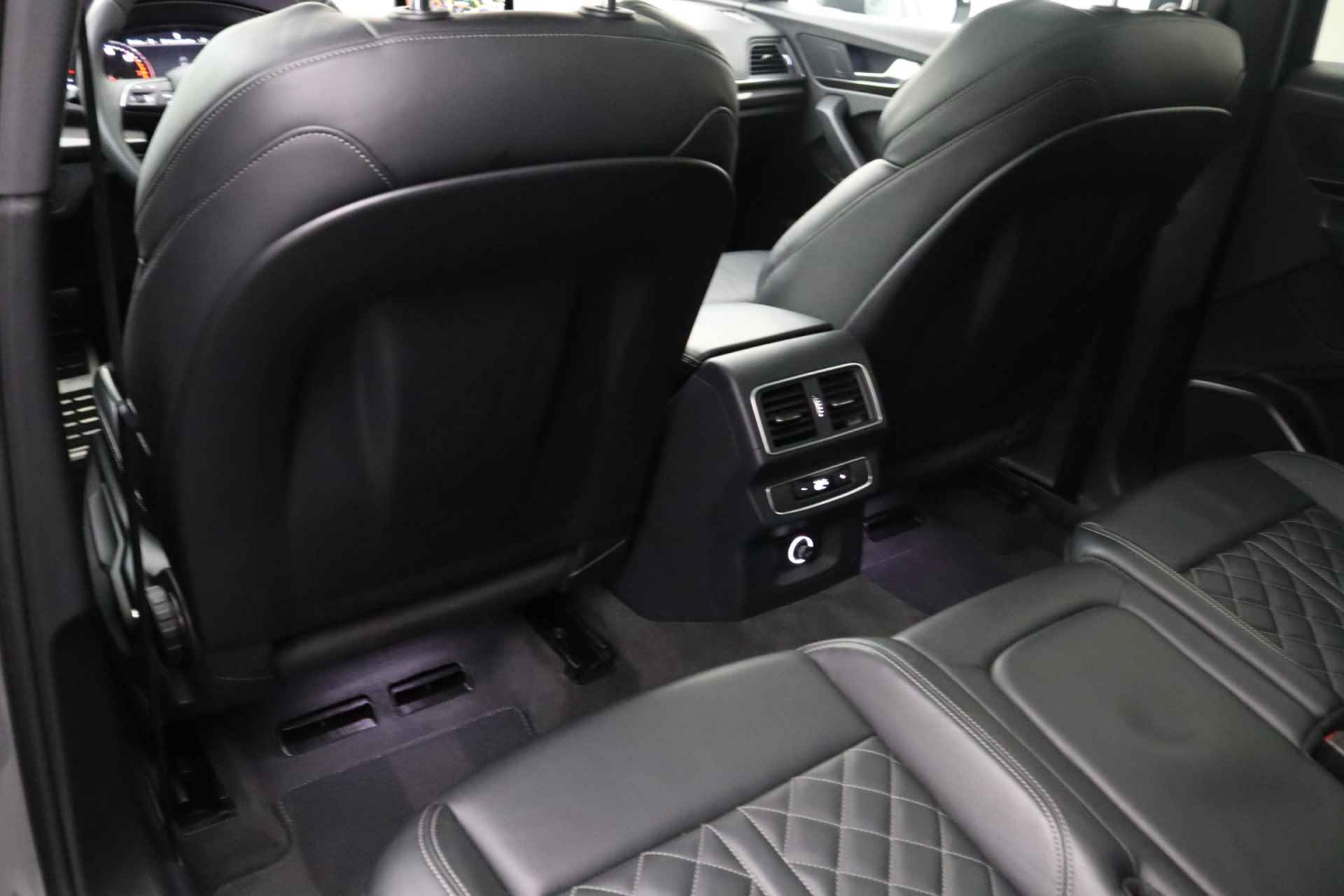 Audi Q5 2.0 TFSI quattro Sport S Line Black Edition | Lederen bekleding | Panoramadak | LED | Parkeersensoren - 10/30