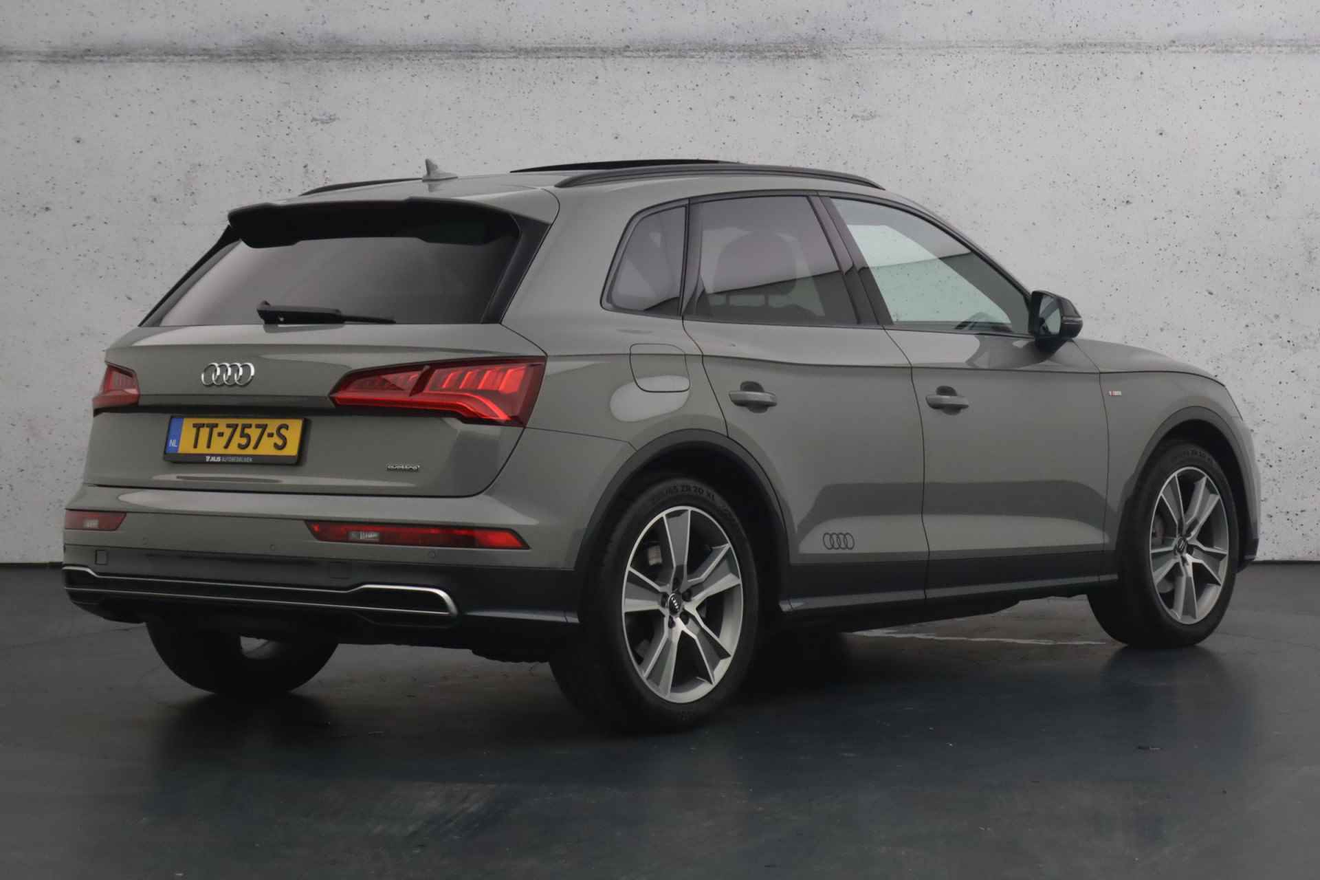 Audi Q5 2.0 TFSI quattro Sport S Line Black Edition | Lederen bekleding | Panoramadak | LED | Parkeersensoren - 24/30