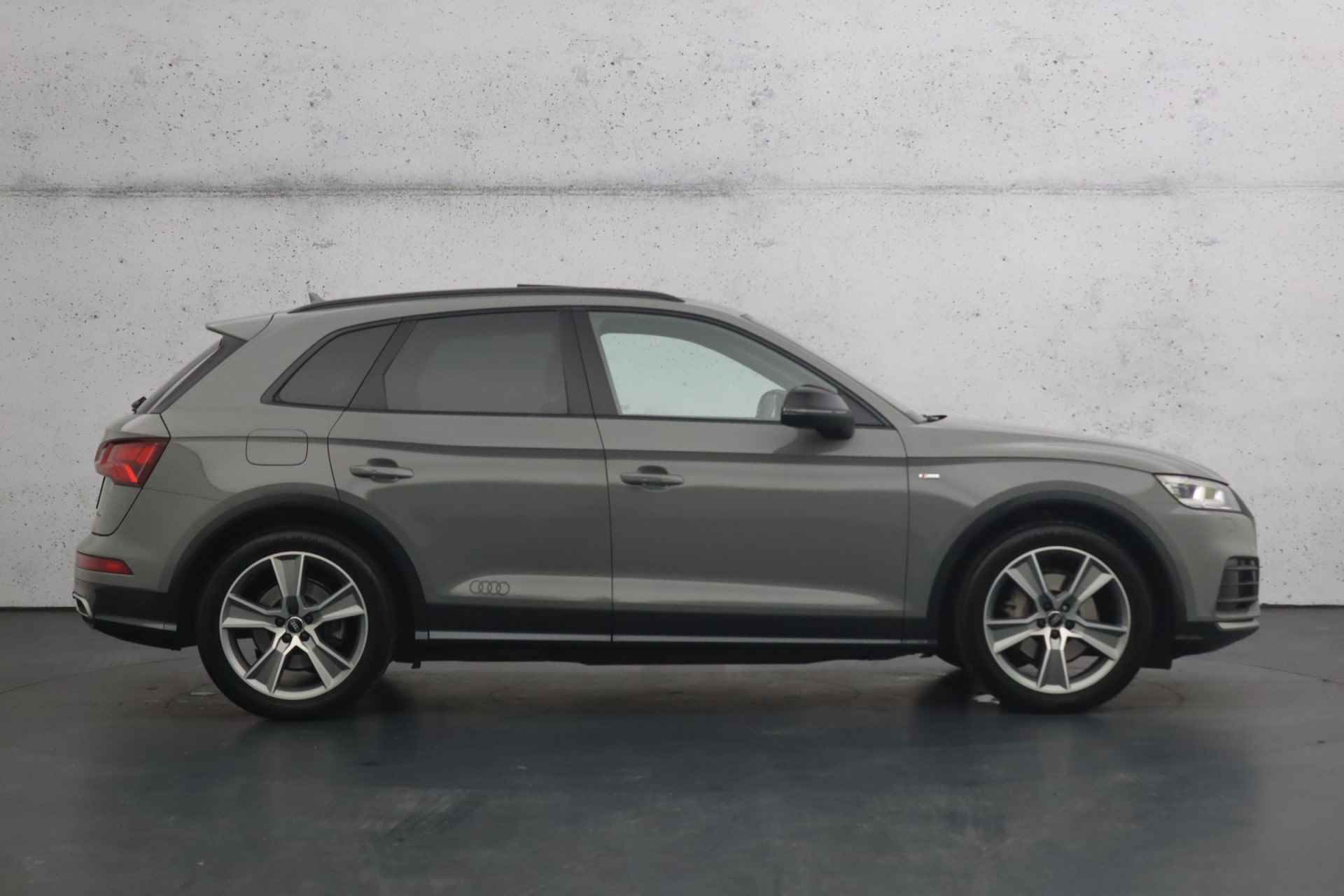 Audi Q5 2.0 TFSI quattro Sport S Line Black Edition | Lederen bekleding | Panoramadak | LED | Parkeersensoren - 25/30