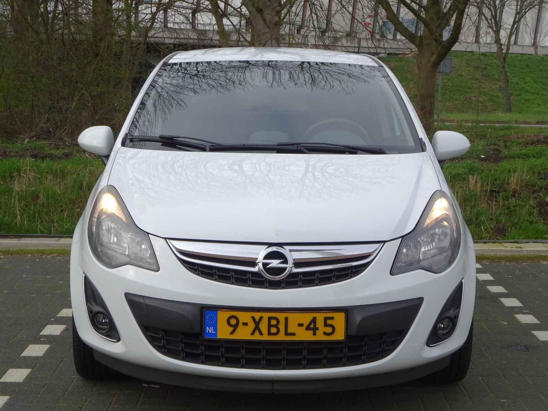 Opel Corsa 1.4 100 pk BlitZ+ |STOEL- EN STUURVERWARMING|NAVIGATIE|BLUETOOTH|PARKEERSENSOREN|ISOFIX|AUDIO STREAMING| - 8/43