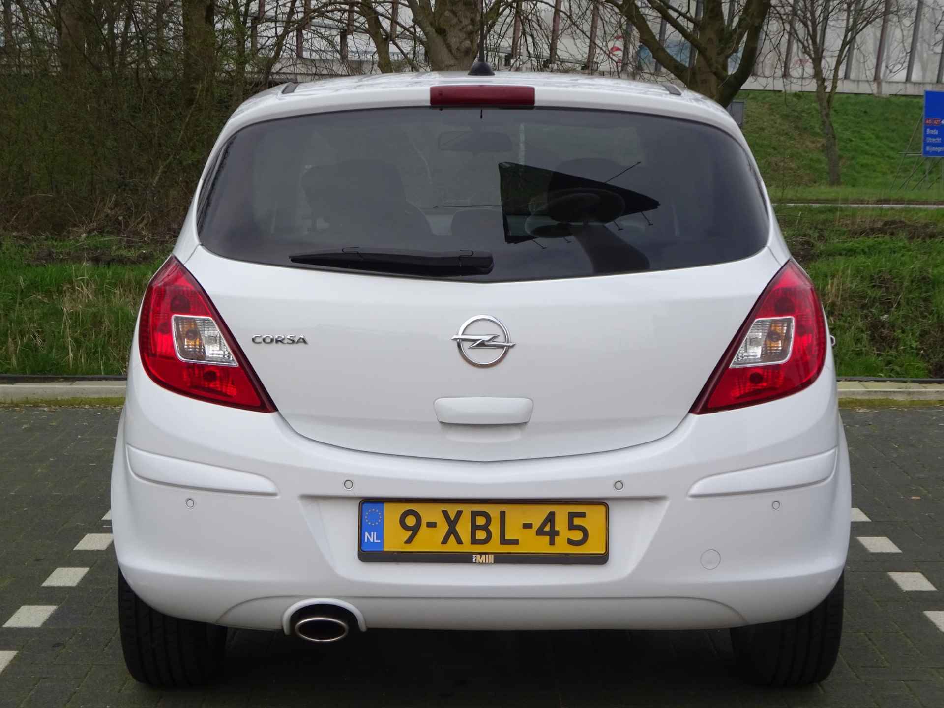 Opel Corsa 1.4 100 pk BlitZ+ |STOEL- EN STUURVERWARMING|NAVIGATIE|BLUETOOTH|PARKEERSENSOREN|ISOFIX|AUDIO STREAMING| - 9/43