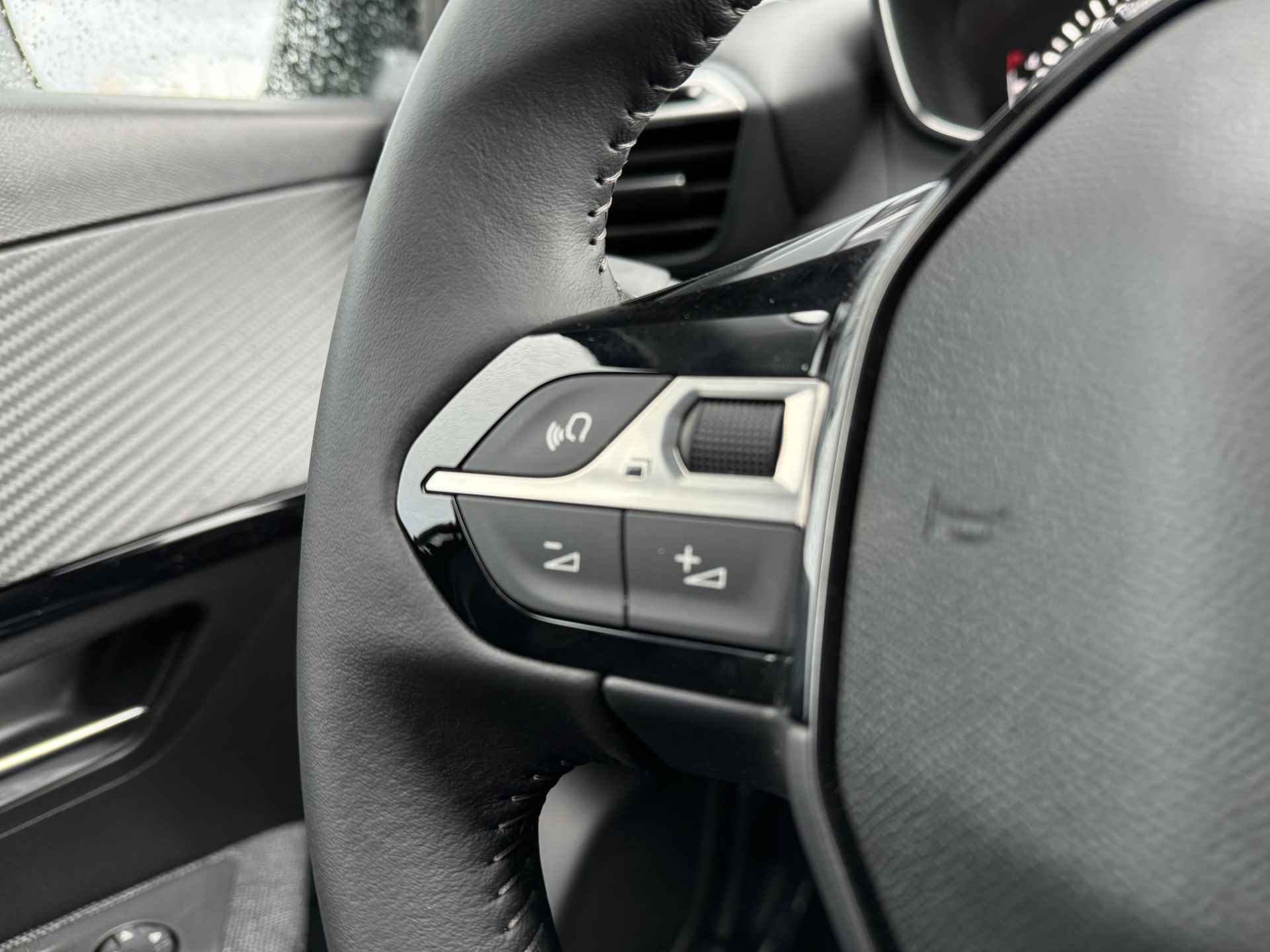Peugeot 208 1.2 PureTech STYLE | €3729,- KORTING | Navi | Camera + Sensoren achter | Carplay - 30/33
