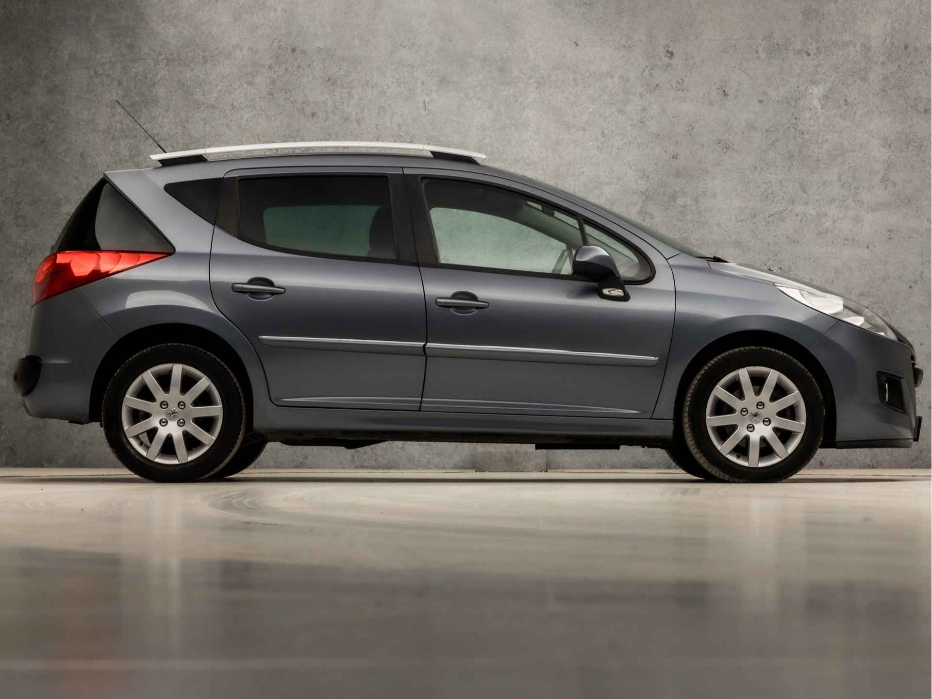 Peugeot 207 SW 1.6 VTi Sportium (RADIO, AIRCO, CRUISE, SPORTSTOELEN, ELEK PAKKET, GETINT GLAS, LM VELGEN, PARKEERSENSOREN, NIEUWE APK, NIEUWSTAAT) - 4/28