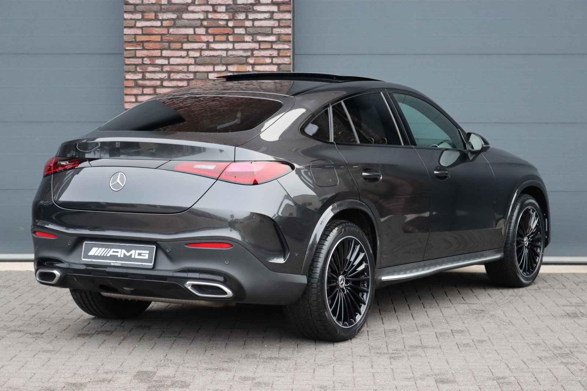 Mercedes-Benz GLC Coupé 300 4MATIC AMG Line Aut9 | Panoramadak | Distronic Pro | Trekhaak | Verwarmd Stuurwiel | Surround Camera | Memory | Nightpakket | Sfeerverlichting | - 8/42