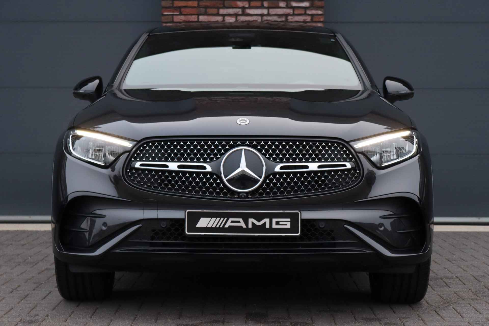 Mercedes-Benz GLC Coupé 300 4MATIC AMG Line Aut9 | Panoramadak | Distronic Pro | Trekhaak | Verwarmd Stuurwiel | Surround Camera | Memory | Nightpakket | Sfeerverlichting | - 14/42