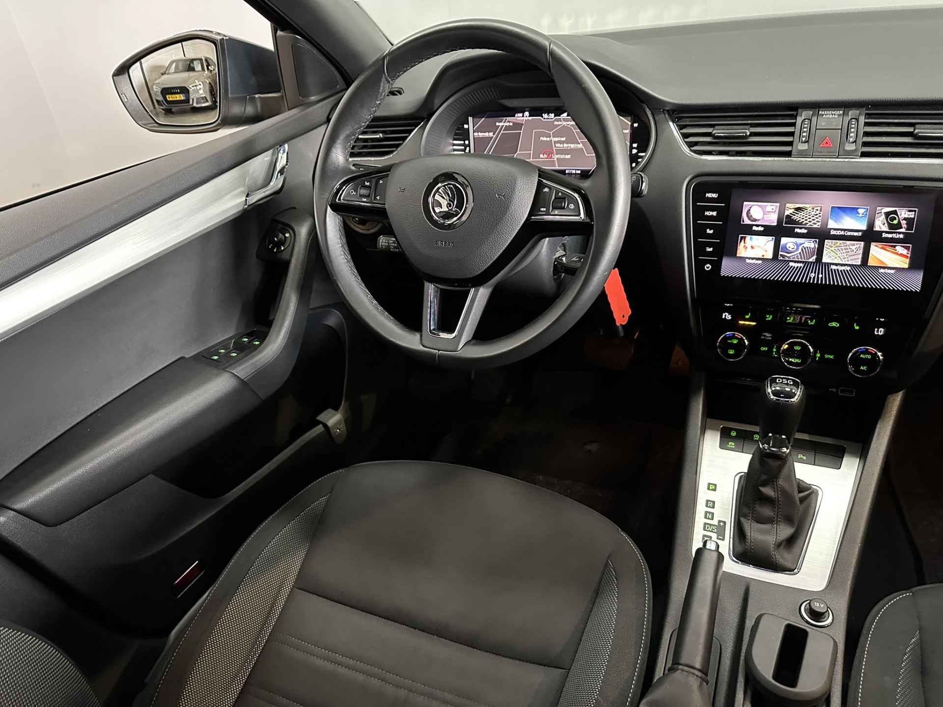 Škoda Octavia Combi 1.5 TSI Greentech Business Edition Virtual | LED | Adaptive cruise | Panorama | Navigatie | Apple Carplay Android Auto | Isofix | NAP | - 28/39