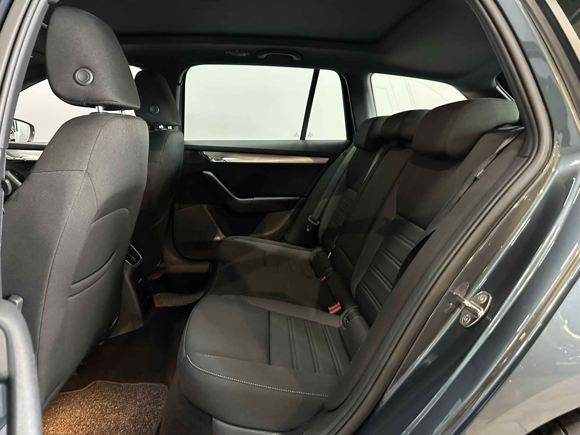 Škoda Octavia Combi 1.5 TSI Greentech Business Edition Virtual | LED | Adaptive cruise | Panorama | Navigatie | Apple Carplay Android Auto | Isofix | NAP | - 31/39