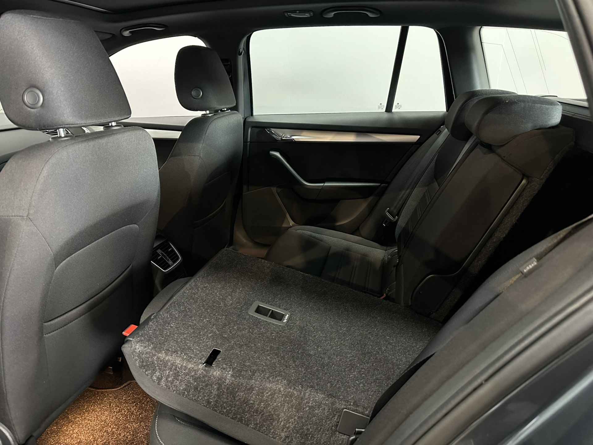 Škoda Octavia Combi 1.5 TSI Greentech Business Edition Virtual | LED | Adaptive cruise | Panorama | Navigatie | Apple Carplay Android Auto | Isofix | NAP | - 33/39