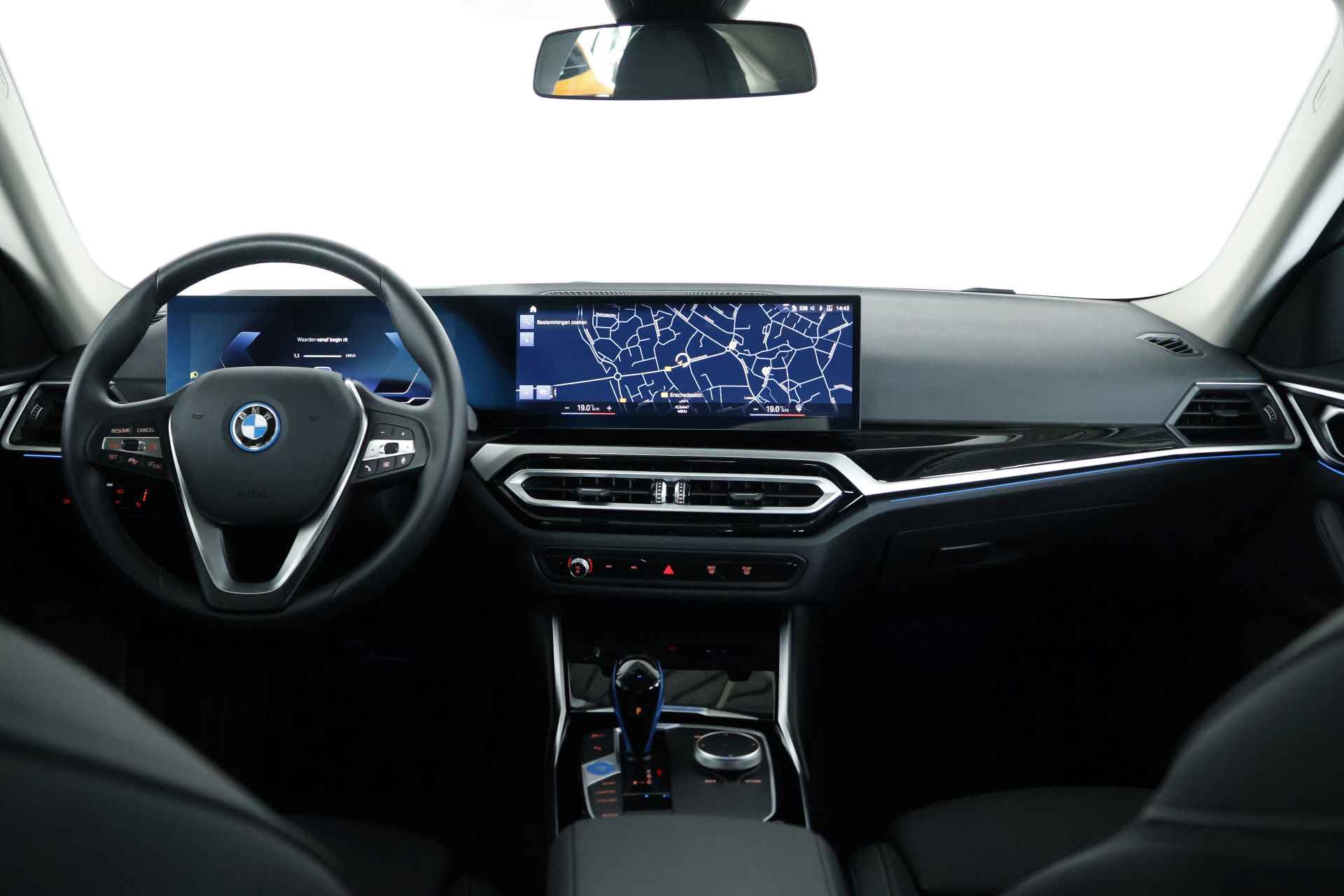 BMW i4 eDrive35 70 kWh / LED / Navi / Carplay / Cam / ACC - 34/36