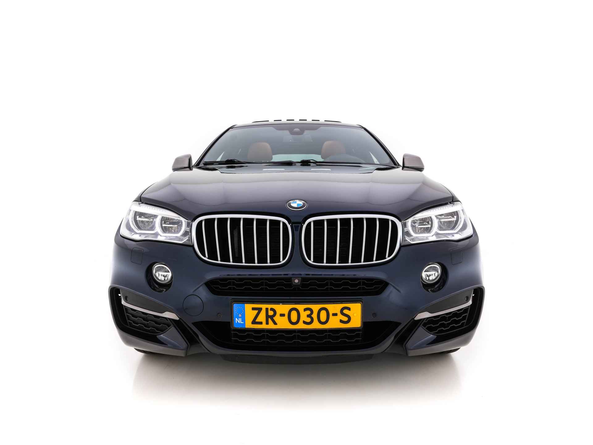 BMW X6 M50d M-Sport-Pack Innovation-Pack Aut. *PANO | HEAD-UP | DAKOTA-FULL-LEATHER | FULL-LED | HARMAN/KARDON-SURROUND | MEMORY-PACK | SURROUND-VIEW | NAVI-FULLMAP | SHIFT-PADDLES | ECC | PDC | CRUISE | SPORT-SEATS | 20''ALU* - 2/44