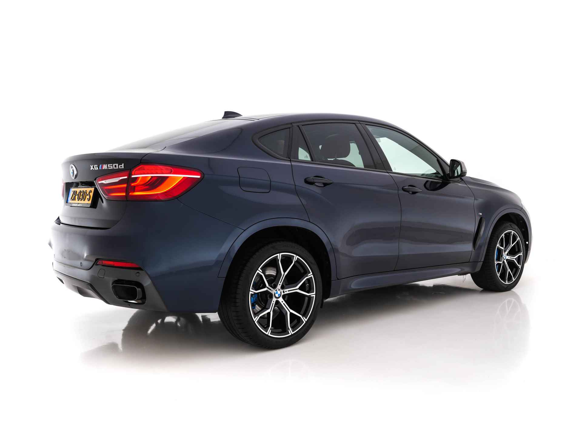 BMW X6 M50d M-Sport-Pack Innovation-Pack Aut. *PANO | HEAD-UP | DAKOTA-FULL-LEATHER | FULL-LED | HARMAN/KARDON-SURROUND | MEMORY-PACK | SURROUND-VIEW | NAVI-FULLMAP | SHIFT-PADDLES | ECC | PDC | CRUISE | SPORT-SEATS | 20''ALU* - 6/44