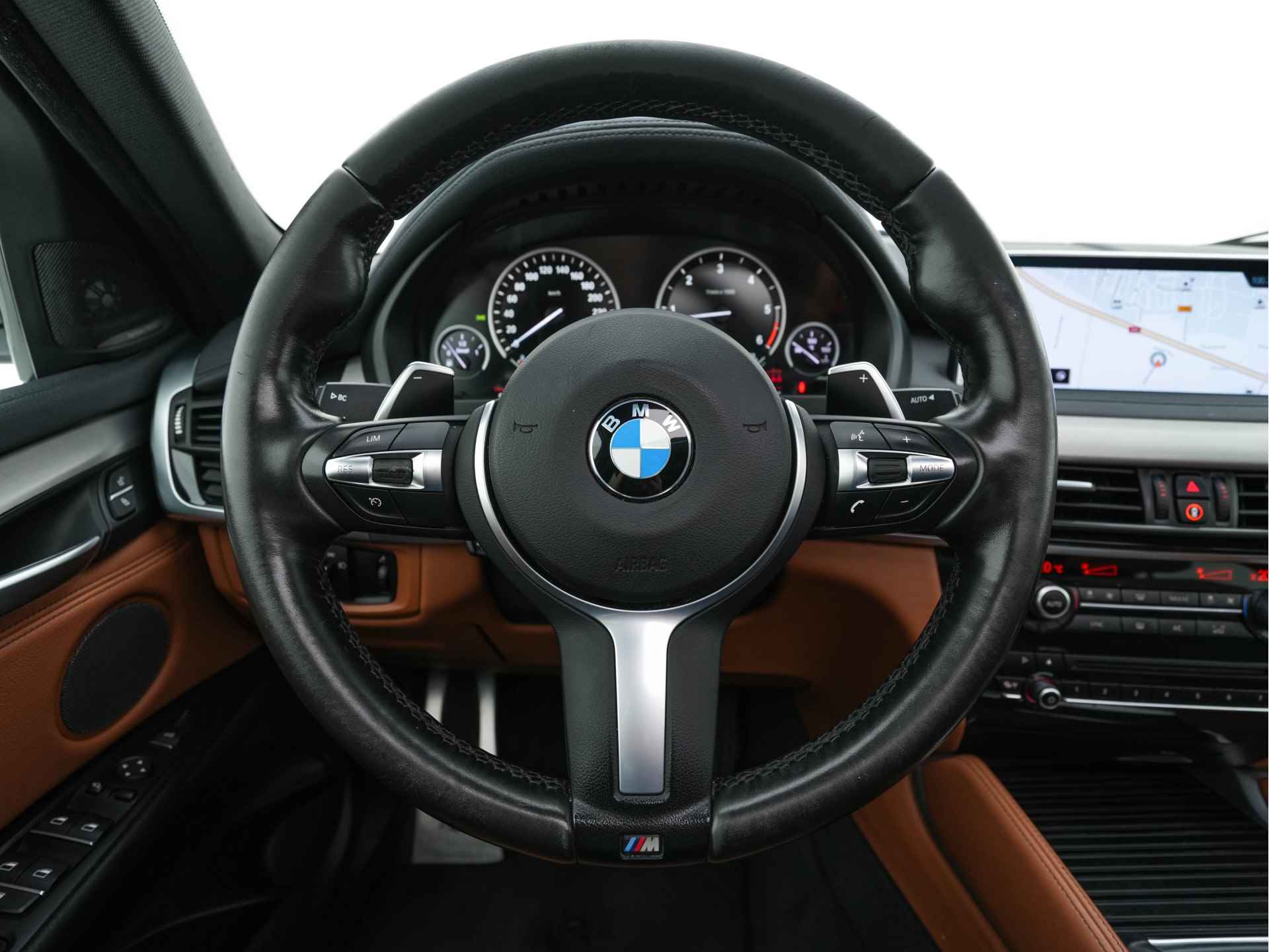 BMW X6 M50d M-Sport-Pack Innovation-Pack Aut. *PANO | HEAD-UP | DAKOTA-FULL-LEATHER | FULL-LED | HARMAN/KARDON-SURROUND | MEMORY-PACK | SURROUND-VIEW | NAVI-FULLMAP | SHIFT-PADDLES | ECC | PDC | CRUISE | SPORT-SEATS | 20''ALU* - 20/44