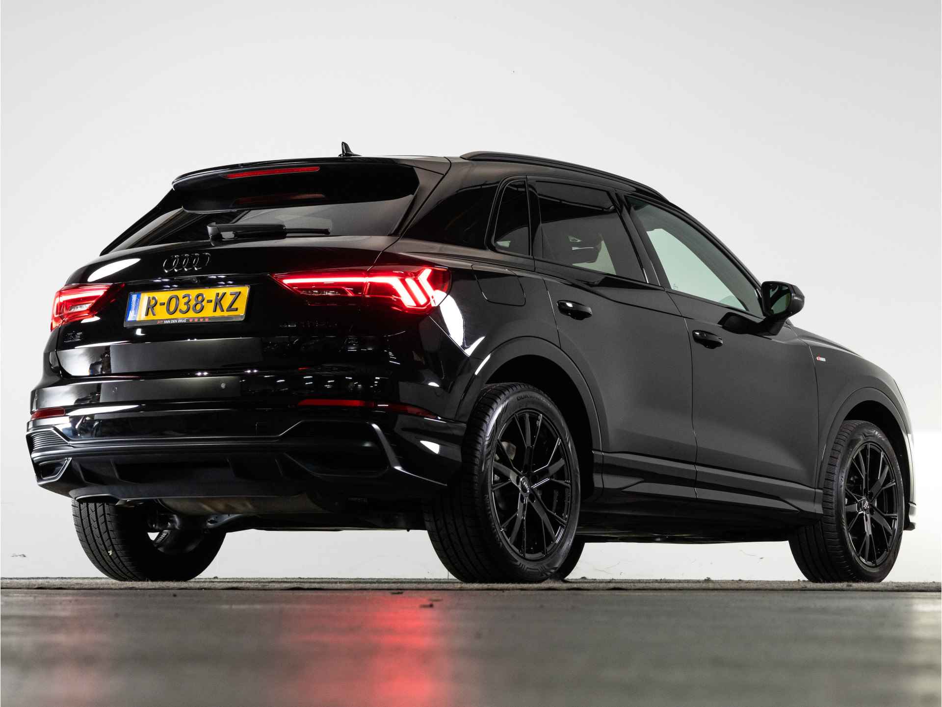 Audi Q3 S-Line 45 TFSI e 245 PK AUTOMAAT | Black Edition | LED | Sonos | Achteruitrijcamera | Keyless | Cruise Control | - 35/45