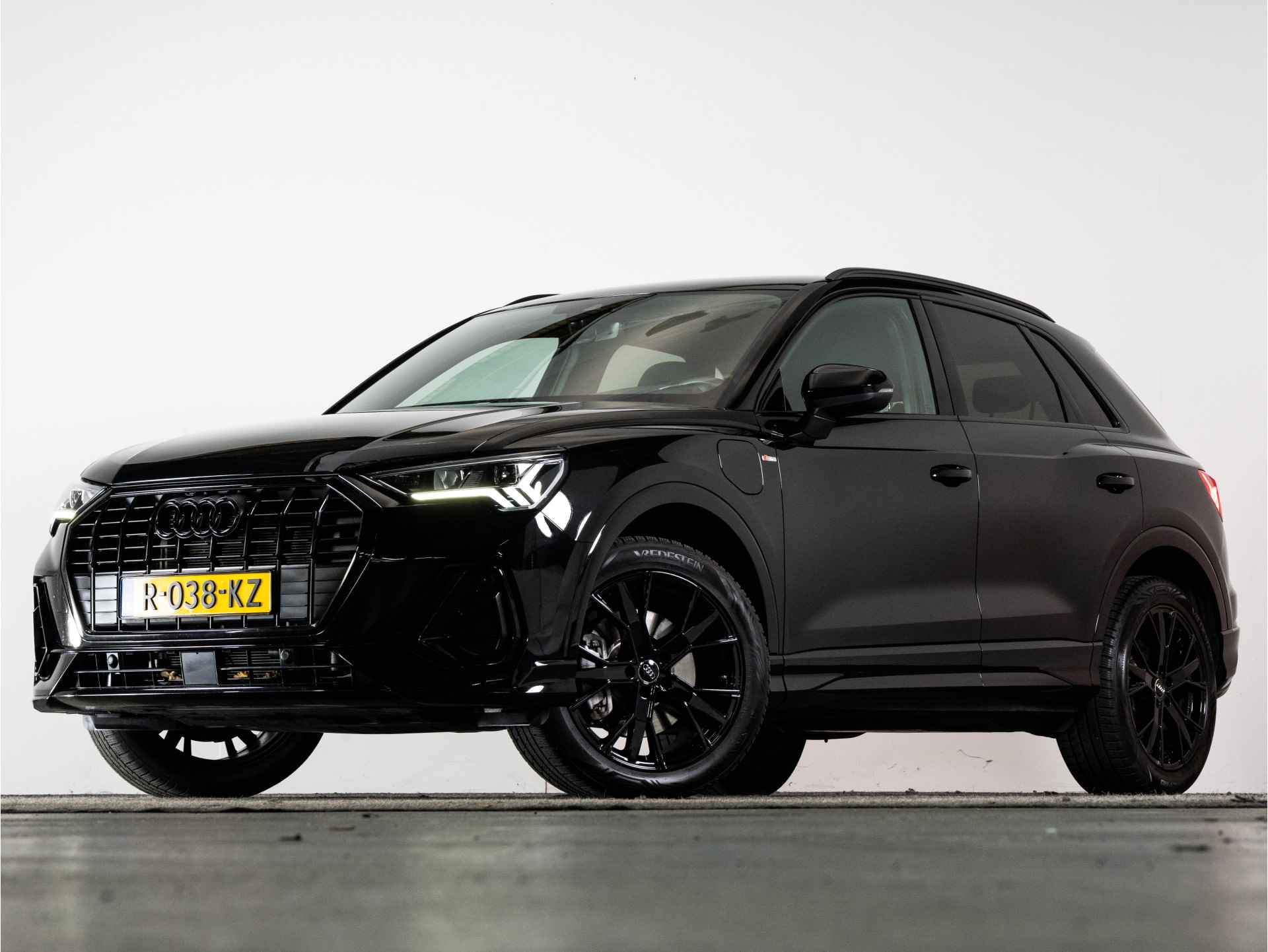 Audi Q3 S-Line 45 TFSI e 245 PK AUTOMAAT | Black Edition | LED | Sonos | Achteruitrijcamera | Keyless | Cruise Control | - 42/45