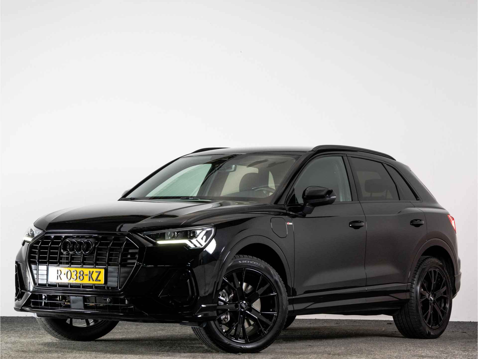 Audi Q3 S-Line 45 TFSI e 245 PK AUTOMAAT | Black Edition | LED | Sonos | Achteruitrijcamera | Keyless | Cruise Control | - 45/45