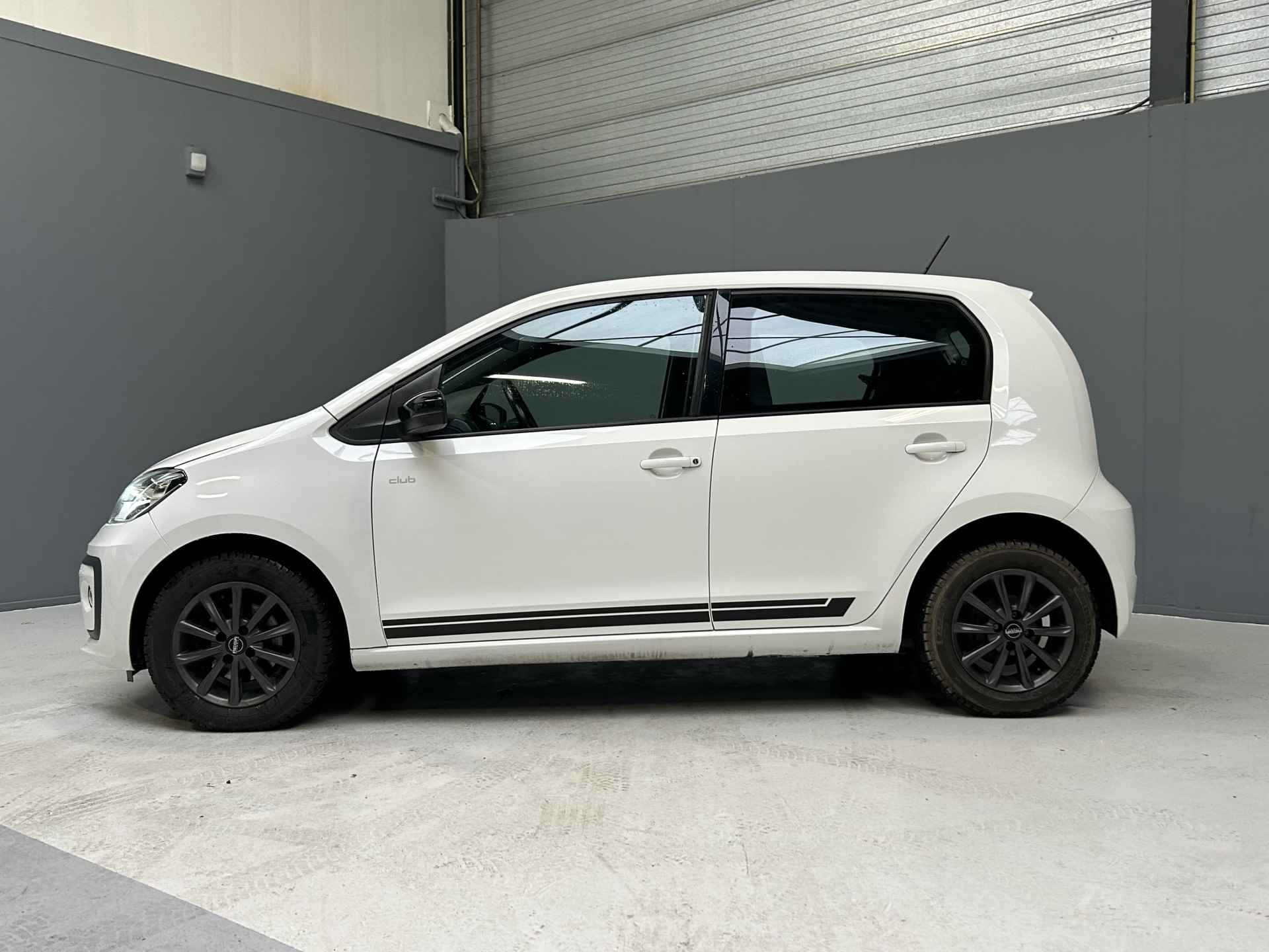 Volkswagen up! 1.0 high up! Rijklaar|Airco|Stoelverwarming|ZwartHemel - 6/25