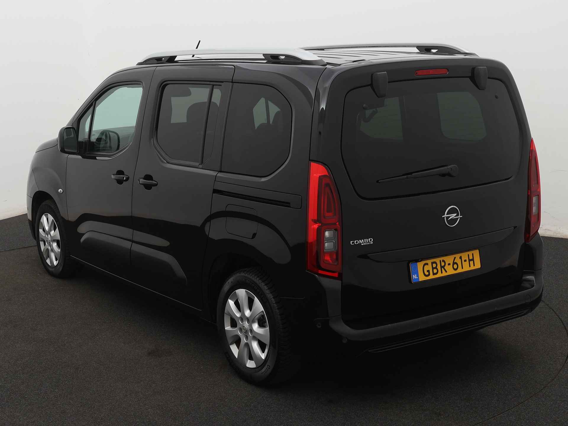 Opel Combo Tour 1.2 Turbo L1H1 Edition Ingepland voor nieuwe bodemverlaging t.b.v. rolstoelvervoer (Prijs incl. bodemverlaging) - 14/40