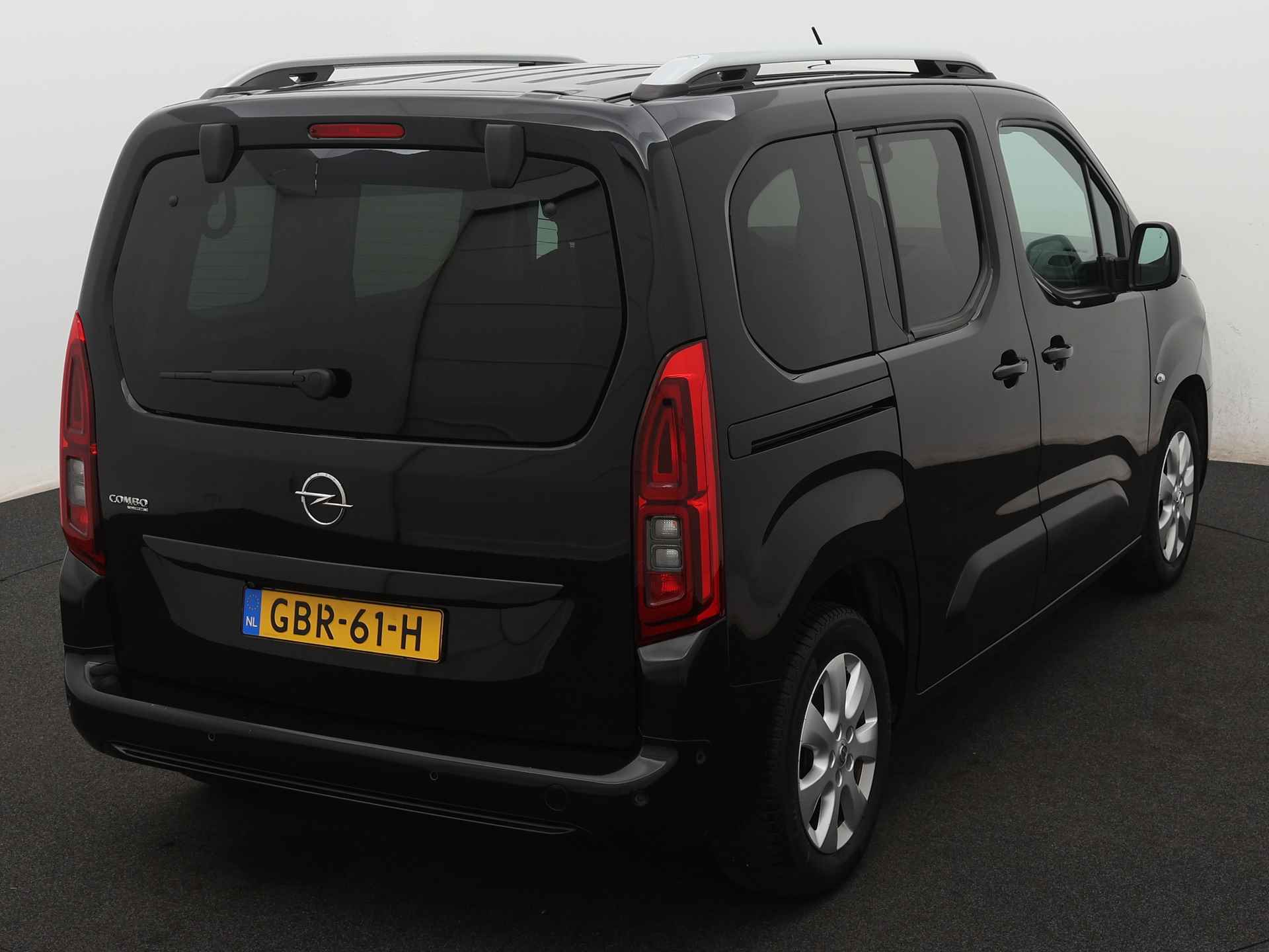 Opel Combo Tour 1.2 Turbo L1H1 Edition Ingepland voor nieuwe bodemverlaging t.b.v. rolstoelvervoer (Prijs incl. bodemverlaging) - 15/40