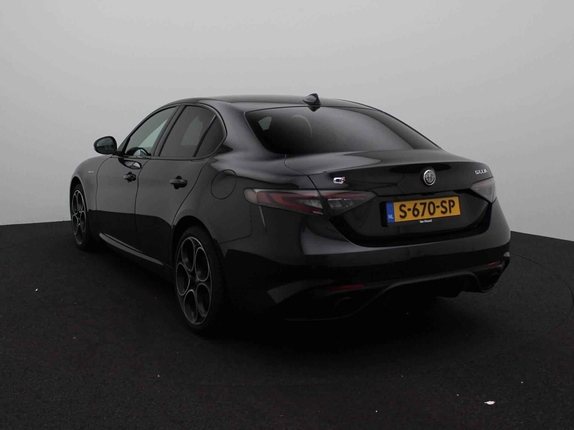 Alfa Romeo Giulia Q4 2.0T 280pk AWD Veloce | Harman Kardon Audio | Facelift | Lederen Sportstoelen | Stoel & Stuur verwarming | Digitale cockpit | 19'' LM Velgen | - 2/31