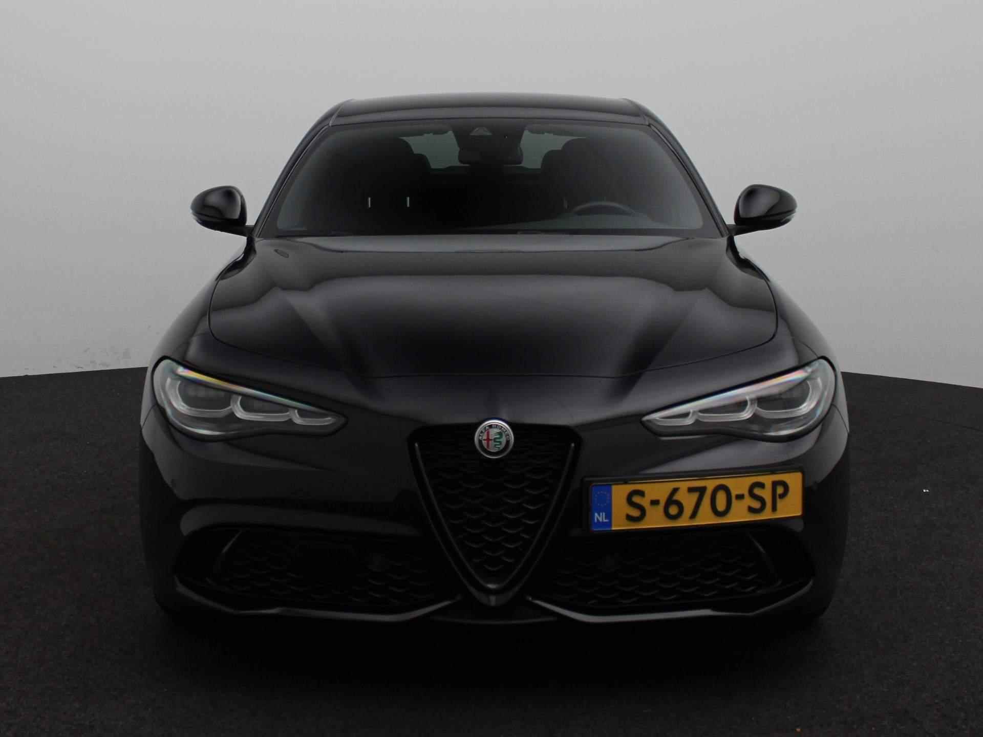 Alfa Romeo Giulia Q4 2.0T 280pk AWD Veloce | Harman Kardon Audio | Facelift | Lederen Sportstoelen | Stoel & Stuur verwarming | Digitale cockpit | 19'' LM Velgen | - 3/31