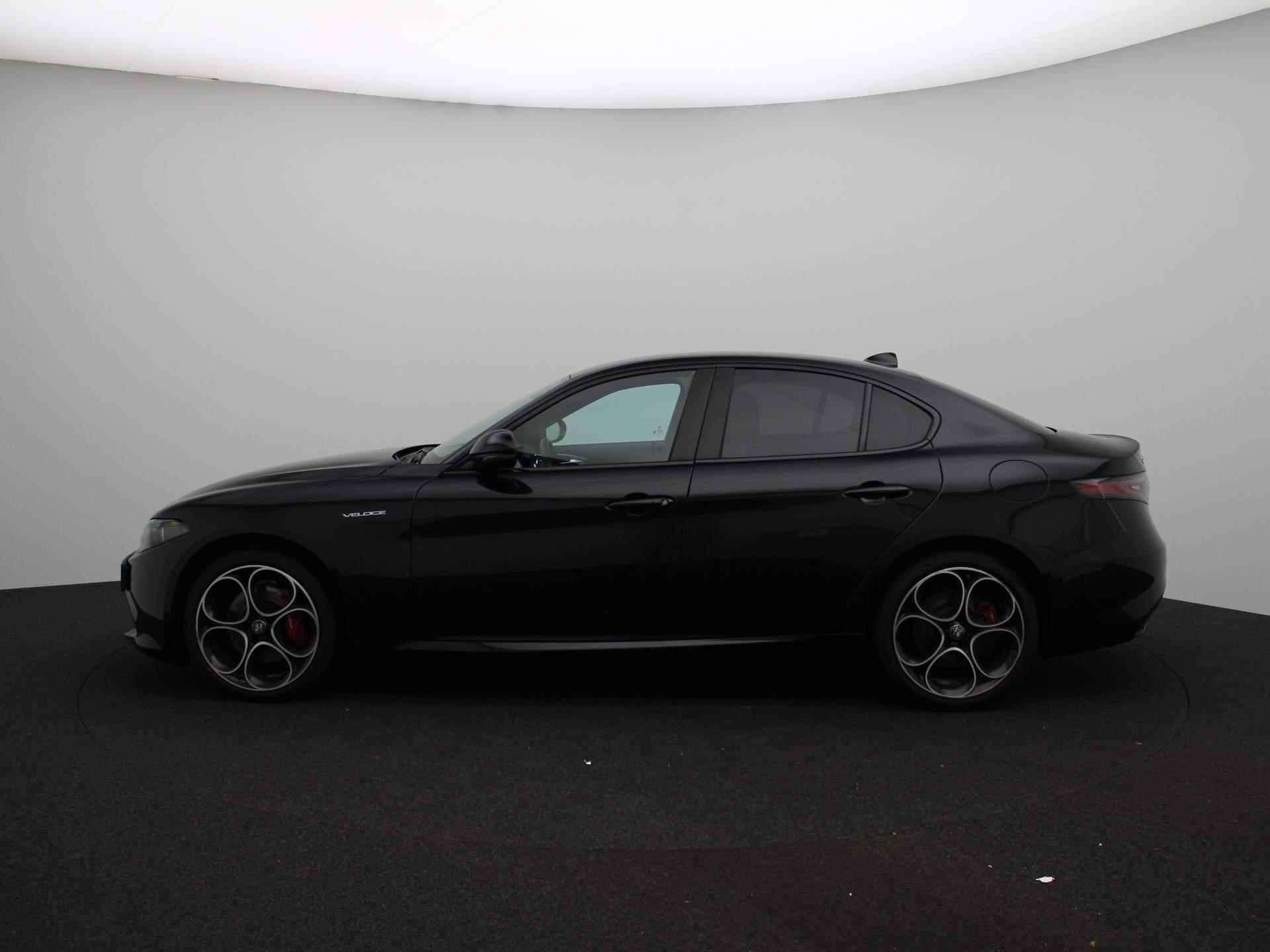 Alfa Romeo Giulia Q4 2.0T 280pk AWD Veloce | Harman Kardon Audio | Facelift | Lederen Sportstoelen | Stoel & Stuur verwarming | Digitale cockpit | 19'' LM Velgen | - 4/31