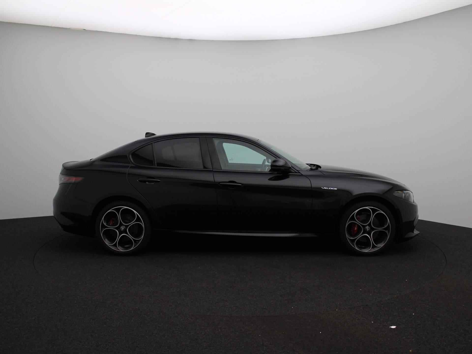 Alfa Romeo Giulia Q4 2.0T 280pk AWD Veloce | Harman Kardon Audio | Facelift | Lederen Sportstoelen | Stoel & Stuur verwarming | Digitale cockpit | 19'' LM Velgen | - 6/31