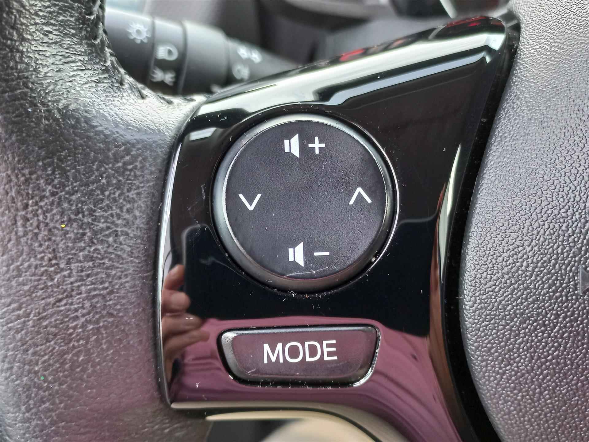 Peugeot 108 1.0 5drs 72pk ALLURE | Airconditioning | Lm-velgen | Navigatie by app | Speedlimiter | Groot scherm - 15/37