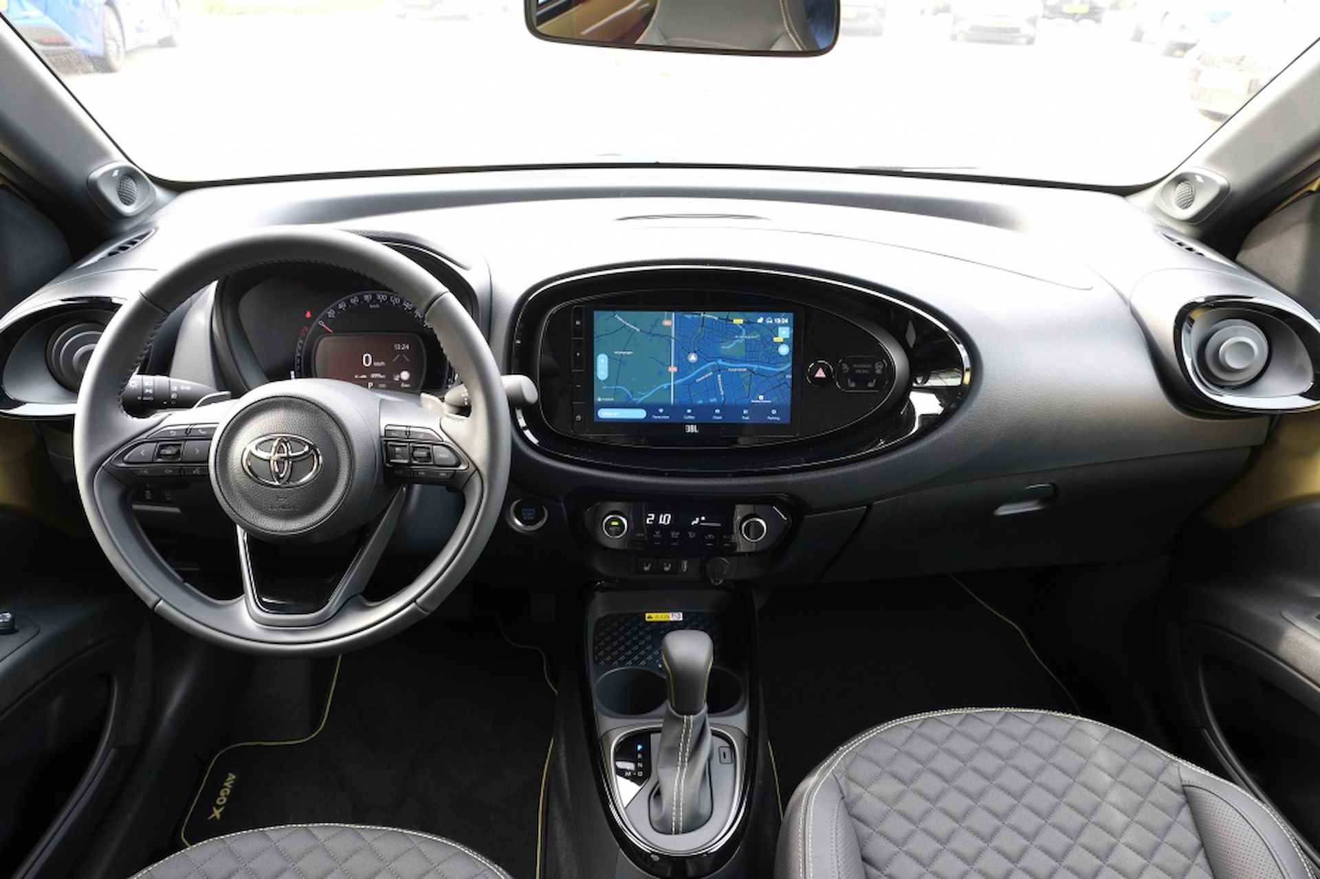 Toyota Aygo X 1.0 VVT-i S-CVT Premium Automaat | Draadloos Apple CarPlay / And - 2/40