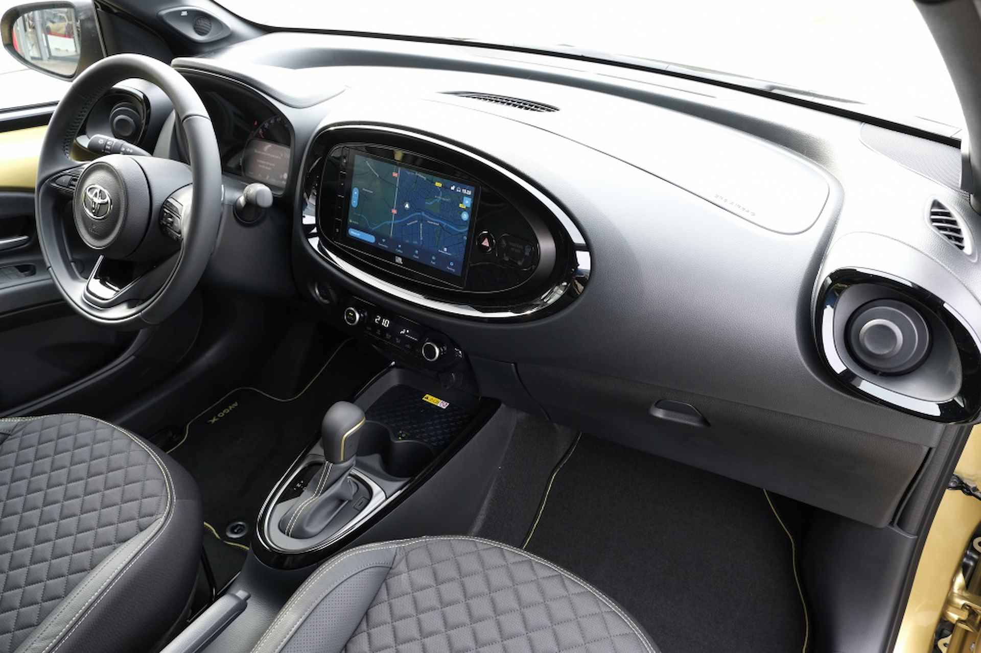 Toyota Aygo X 1.0 VVT-i S-CVT Premium Automaat | Draadloos Apple CarPlay / And - 9/40