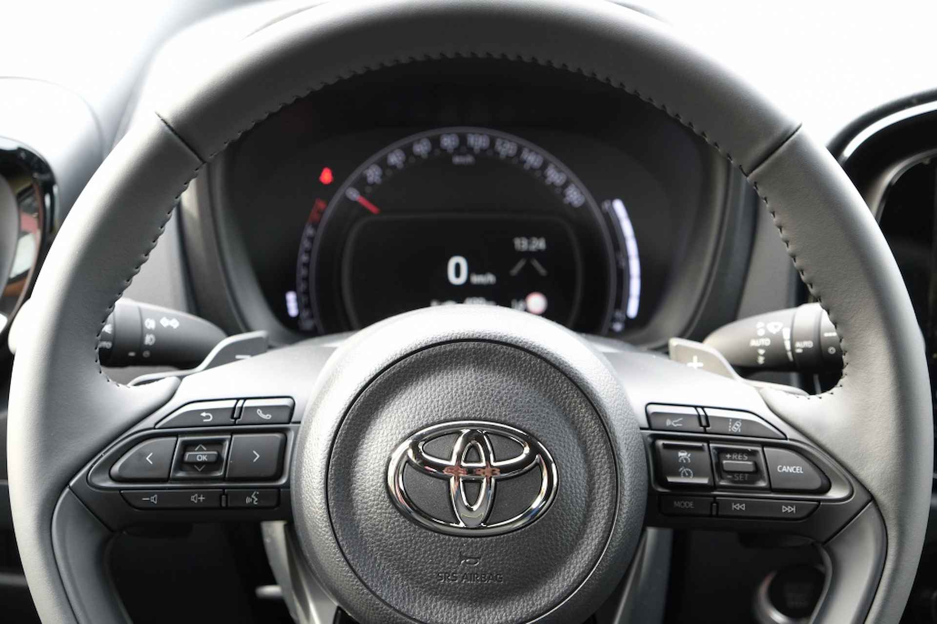 Toyota Aygo X 1.0 VVT-i S-CVT Premium Automaat | Draadloos Apple CarPlay / And - 10/40
