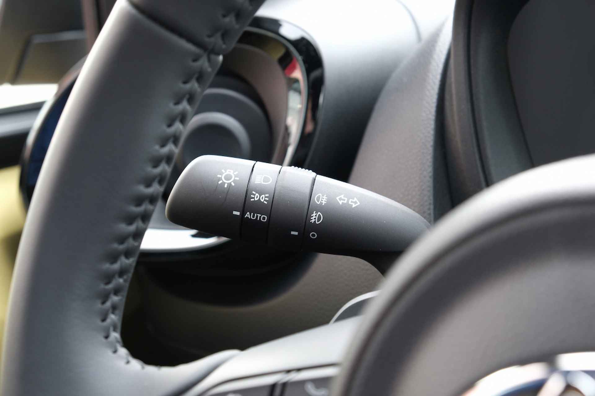Toyota Aygo X 1.0 VVT-i S-CVT Premium Automaat | Draadloos Apple CarPlay / And - 16/40