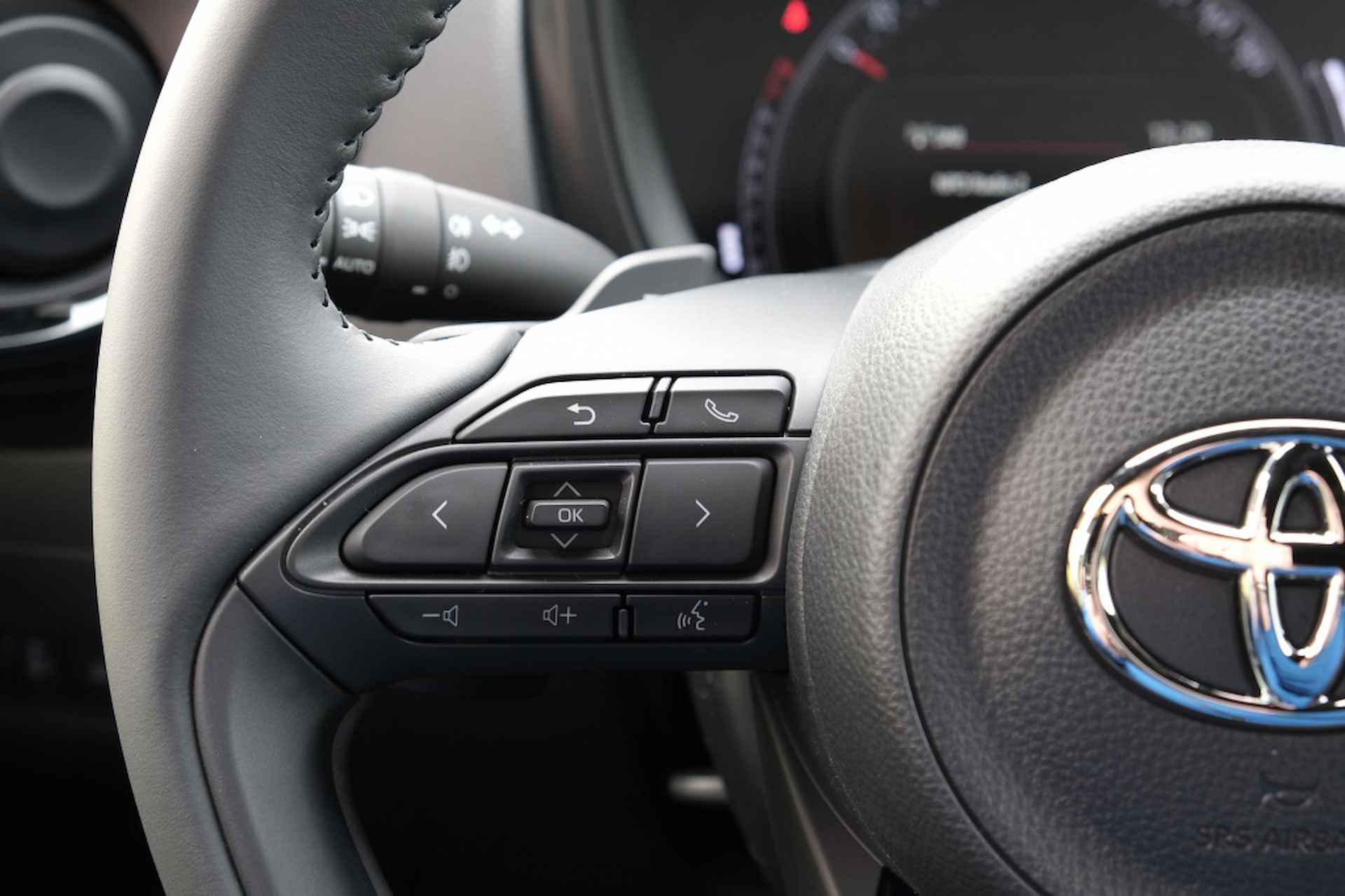 Toyota Aygo X 1.0 VVT-i S-CVT Premium Automaat | Draadloos Apple CarPlay / And - 17/40
