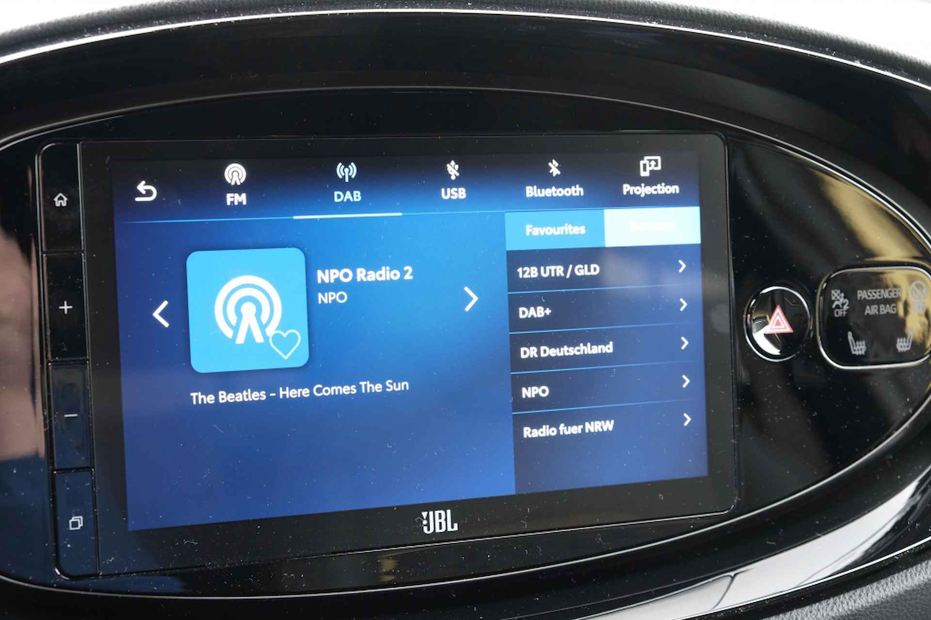 Toyota Aygo X 1.0 VVT-i S-CVT Premium Automaat | Draadloos Apple CarPlay / And - 26/40