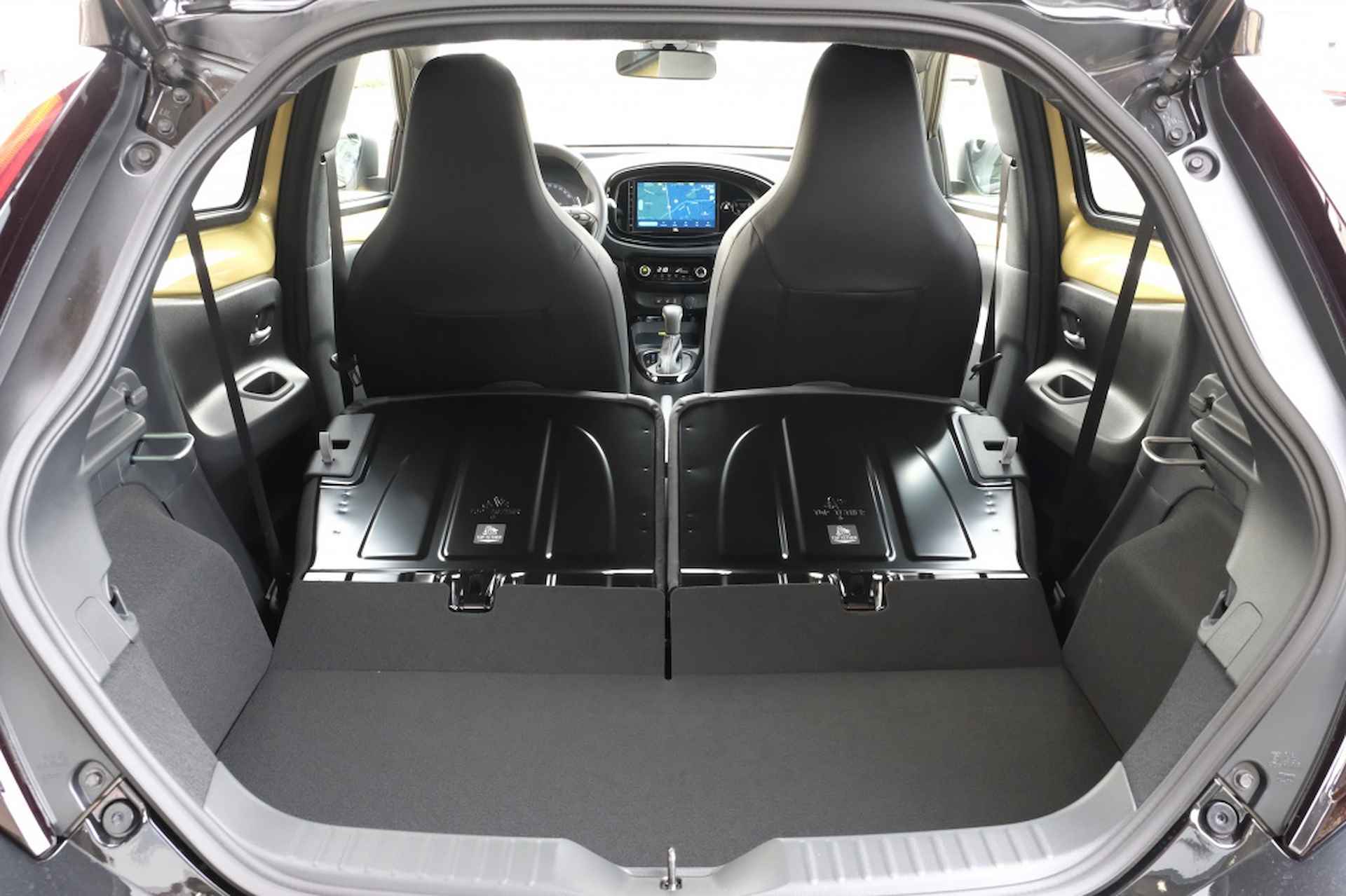 Toyota Aygo X 1.0 VVT-i S-CVT Premium Automaat | Draadloos Apple CarPlay / And - 30/40