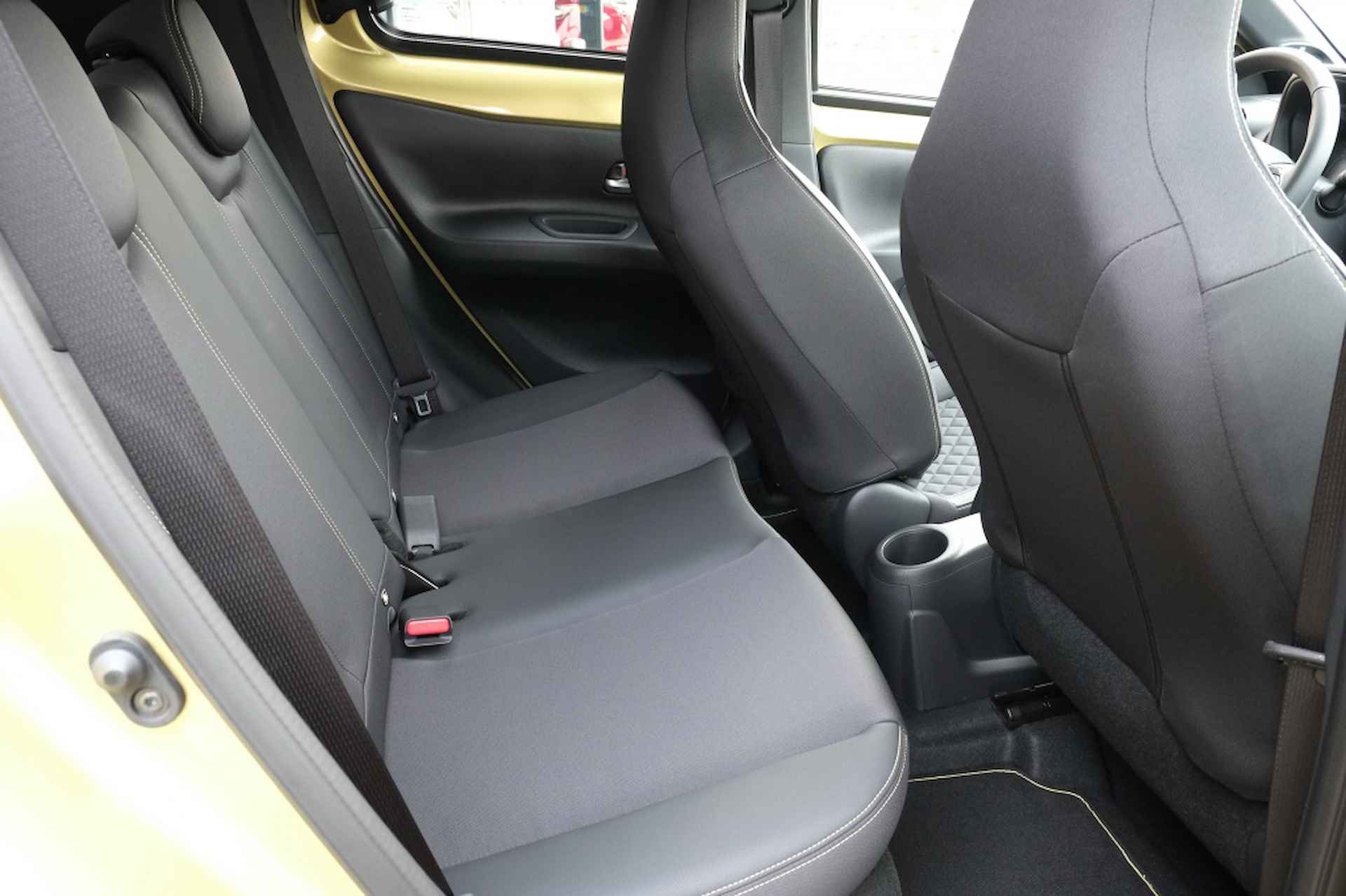 Toyota Aygo X 1.0 VVT-i S-CVT Premium Automaat | Draadloos Apple CarPlay / And - 31/40