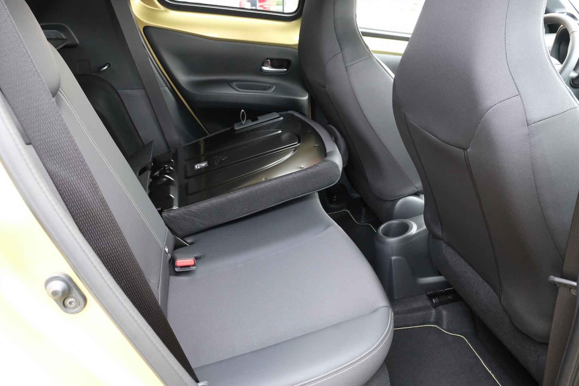 Toyota Aygo X 1.0 VVT-i S-CVT Premium Automaat | Draadloos Apple CarPlay / And - 32/40